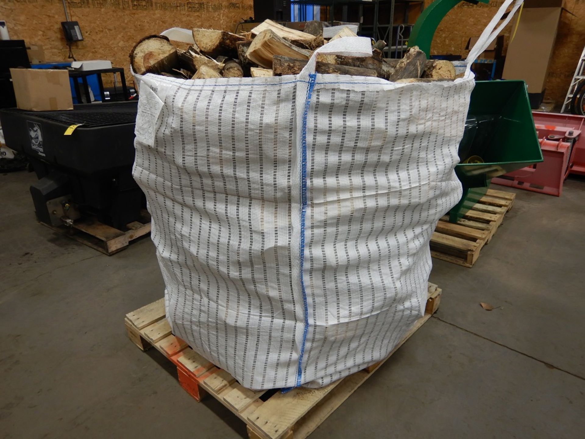 LARGE TOTE OF POPLAR WOOD FIREWOOD - SPLIT - Image 2 of 2