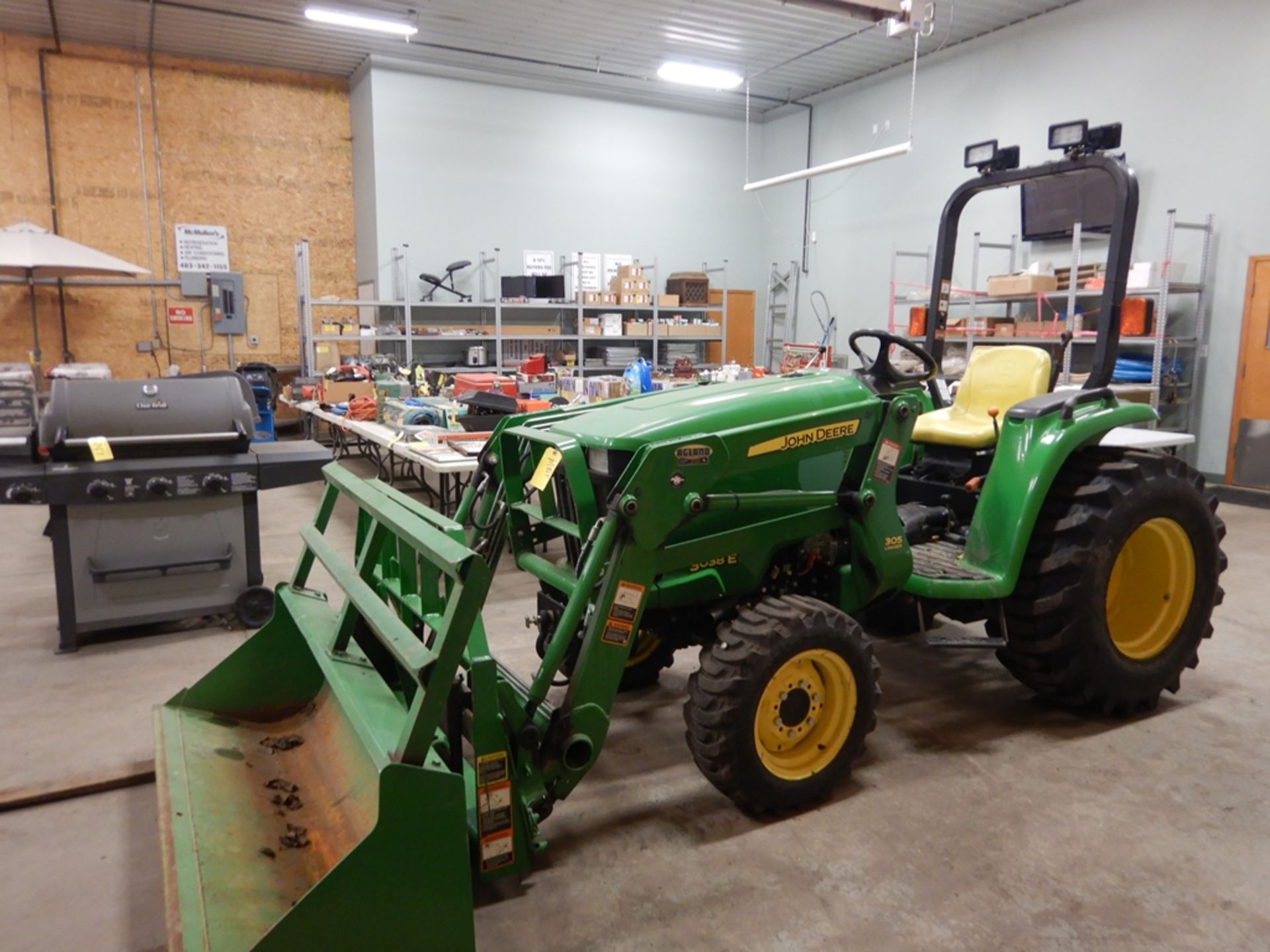 2014 JOHN DEERE 3038E COMPACT TRACTOR 4WD, JD 305 FEL & BUCKET, FRONTIER 48"PALLET FORK ATTACH.,