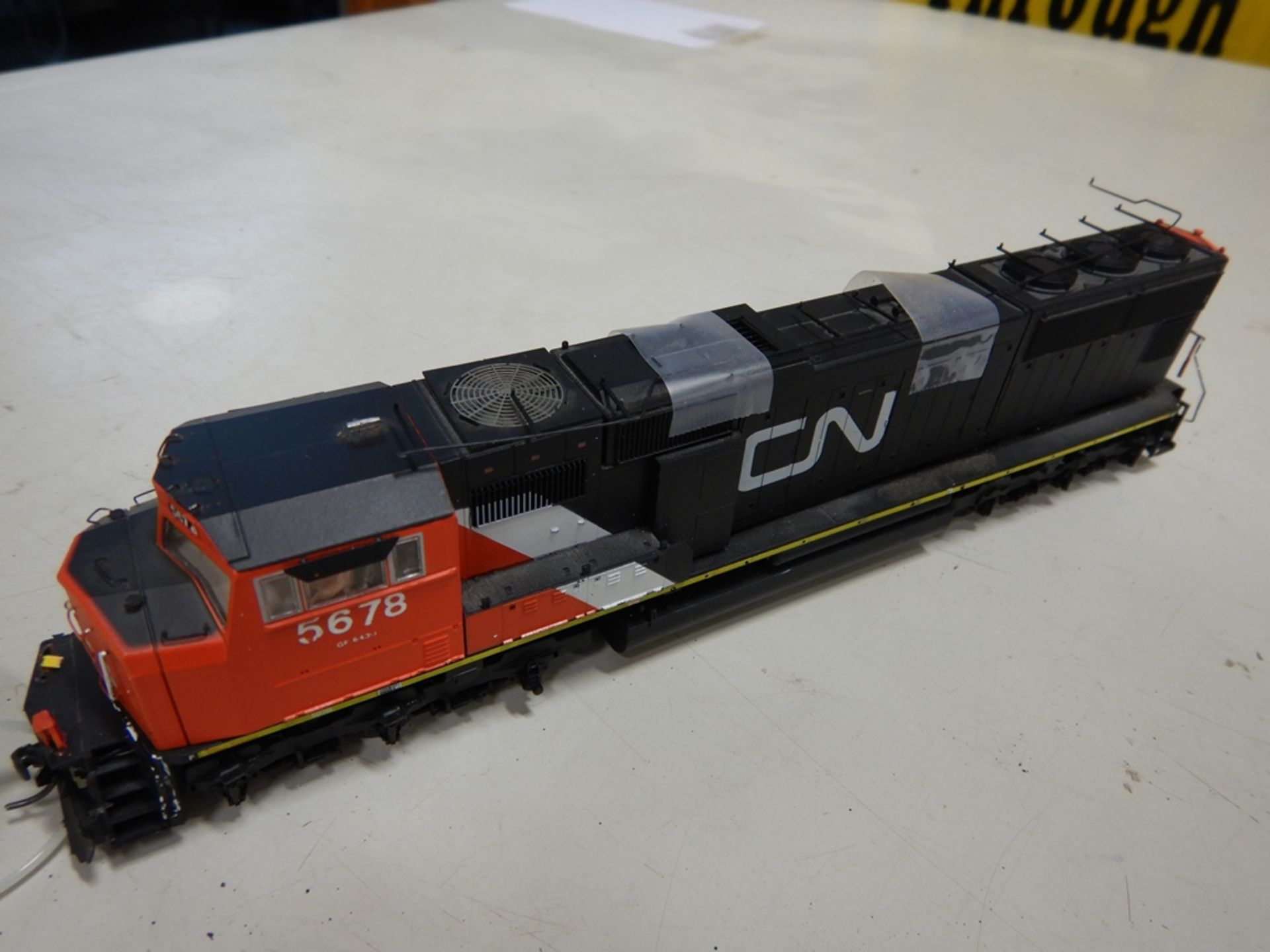HO CN TRAIN ENGINE - DCC EQUIPPED - Image 3 of 4