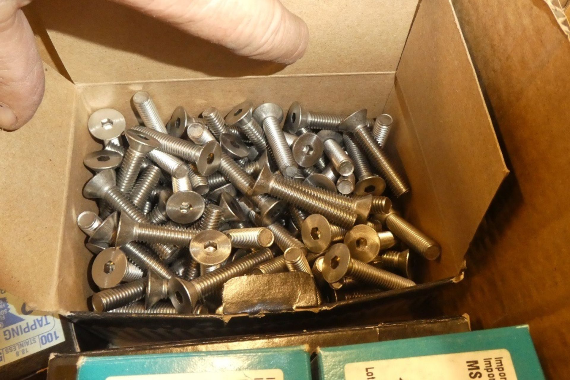 L/O ASSORTED MACHINE SCREWS, TAPPING SCREWS, FLAT SOCKET HEAD SCREWS, ETC - Image 2 of 4