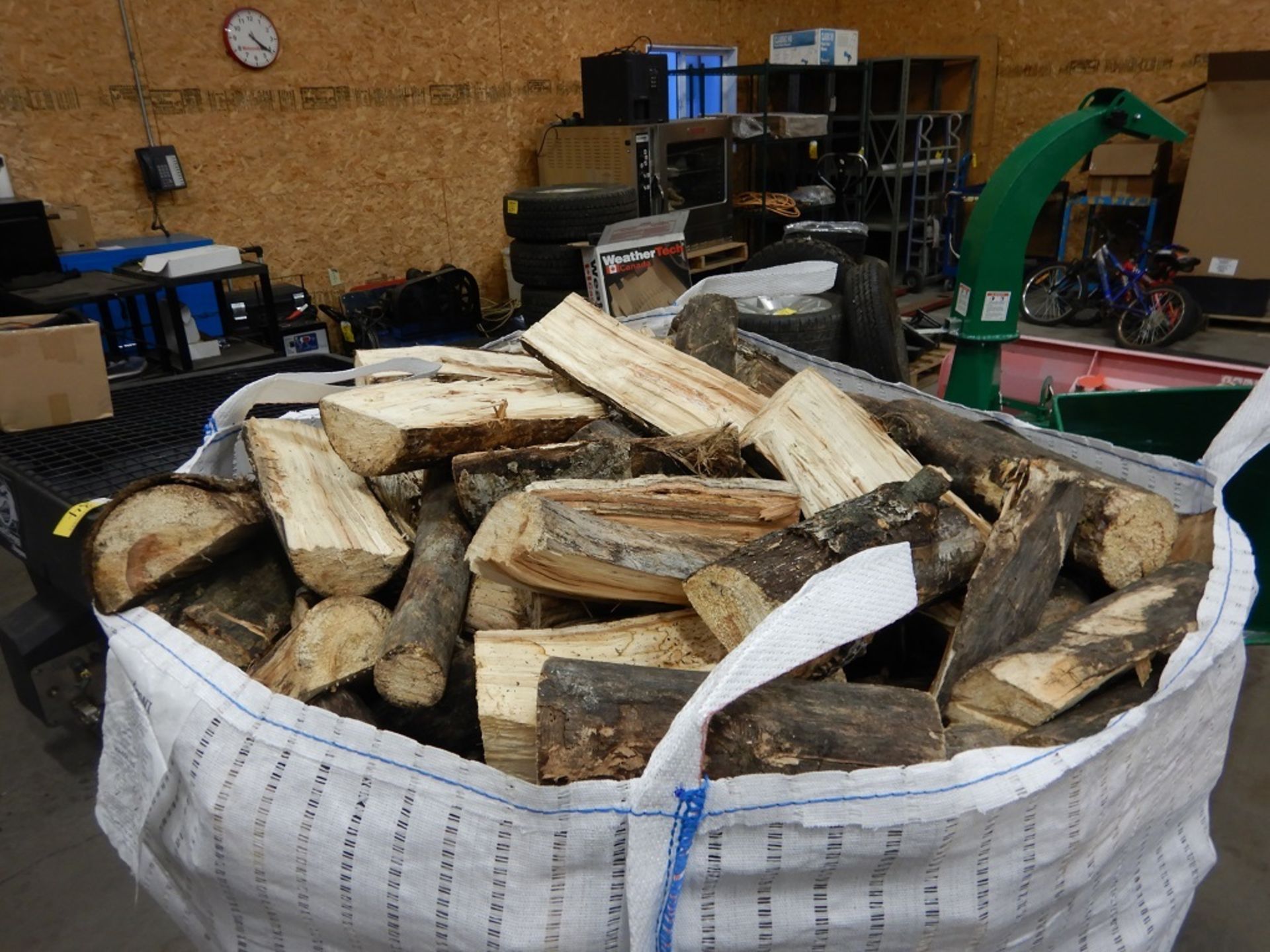 LARGE TOTE OF POPLAR WOOD FIREWOOD - SPLIT