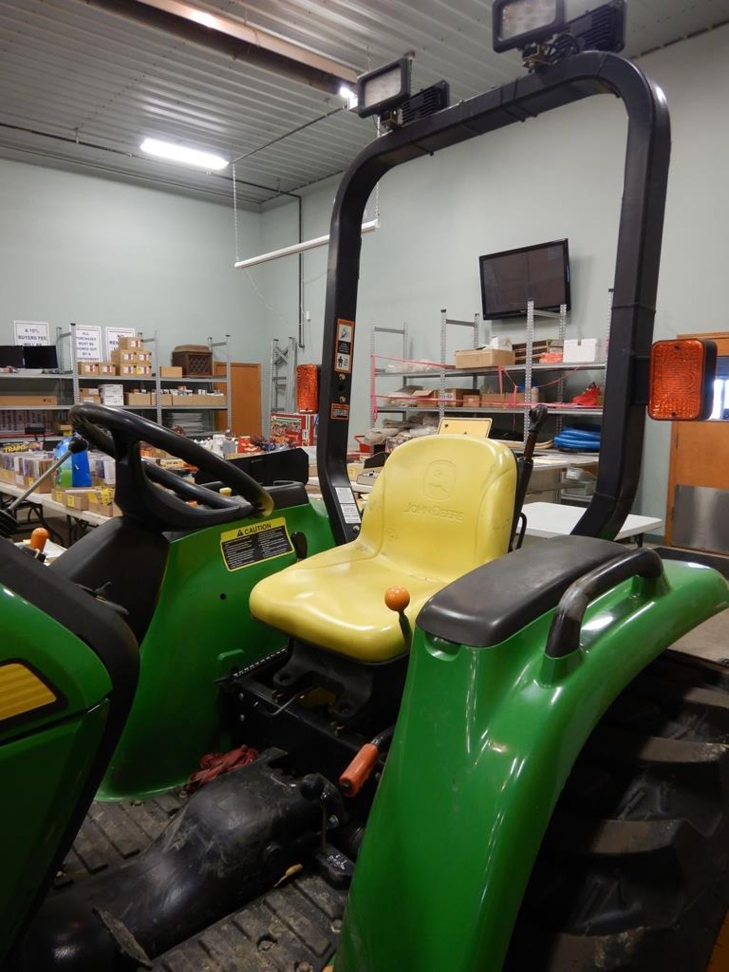 2014 JOHN DEERE 3038E COMPACT TRACTOR 4WD, JD 305 FEL & BUCKET, FRONTIER 48"PALLET FORK ATTACH., - Image 5 of 13