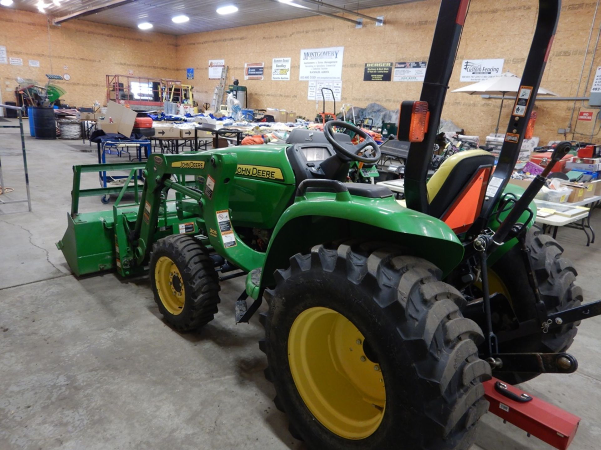 2014 JOHN DEERE 3038E COMPACT TRACTOR 4WD, JD 305 FEL & BUCKET, FRONTIER 48"PALLET FORK ATTACH., - Image 7 of 13