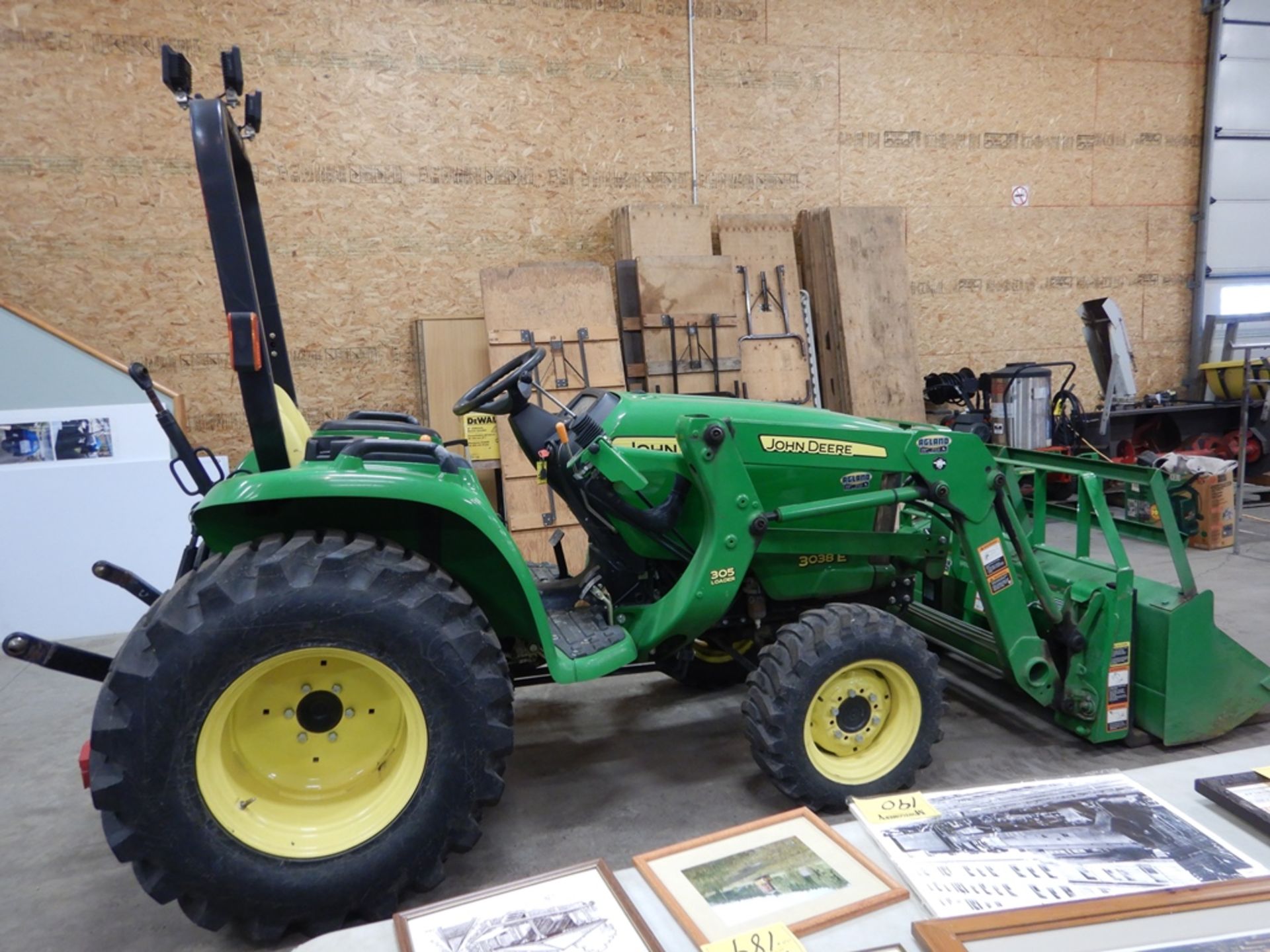 2014 JOHN DEERE 3038E COMPACT TRACTOR 4WD, JD 305 FEL & BUCKET, FRONTIER 48"PALLET FORK ATTACH., - Image 2 of 13