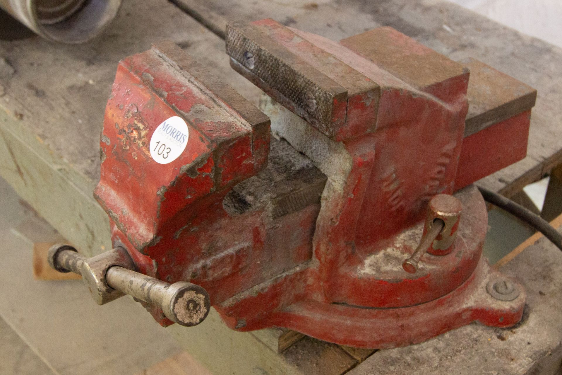 Bench vise