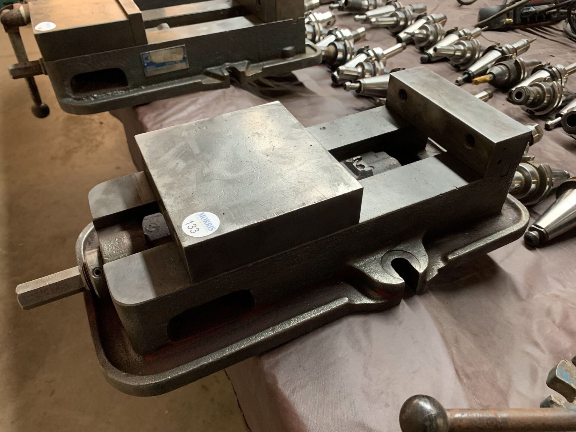 Milling vise