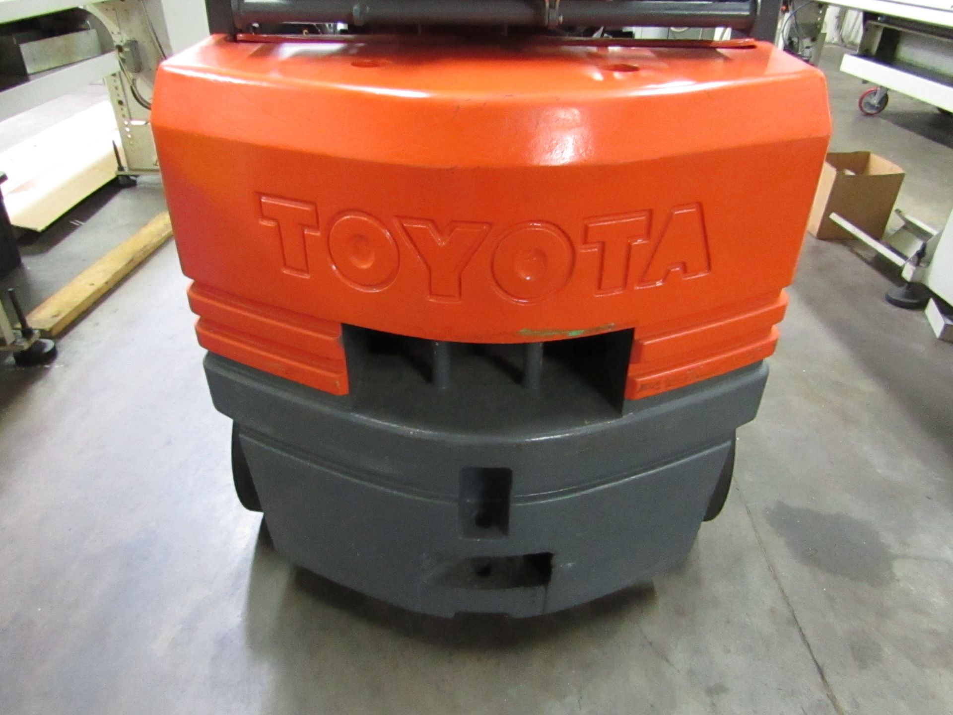 TOYOTA FORKLIFT, MODEL 5FGCU25, SERIAL 70132, PROPANE, CAPACITY 4700 LB - Image 3 of 6