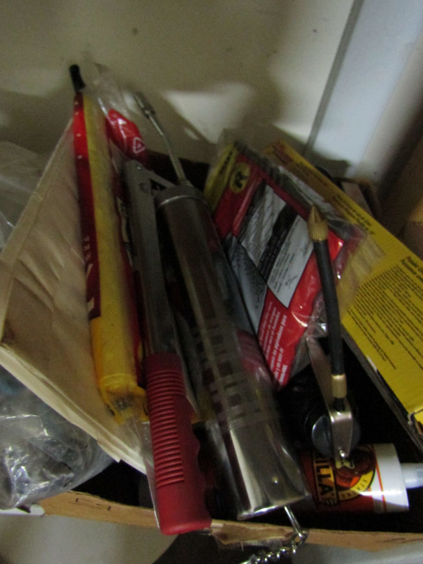 LOT TO INCLUDE: MISC PNEUMATIC FITTING, PNEUMATIC WRENCH, HOSES, GREASE GUNS, ETC. - Image 4 of 4