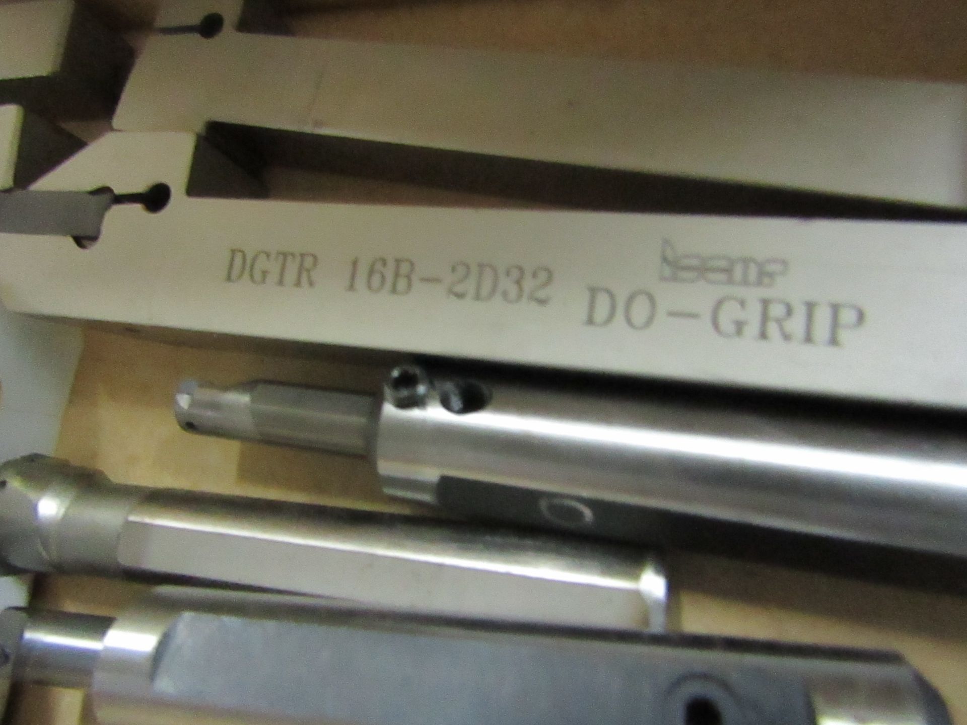 LOT TO INCLUDE: MISC. ISCAR TOOL HOLDERS, VARYING SIZES AND MODELS - Image 3 of 4