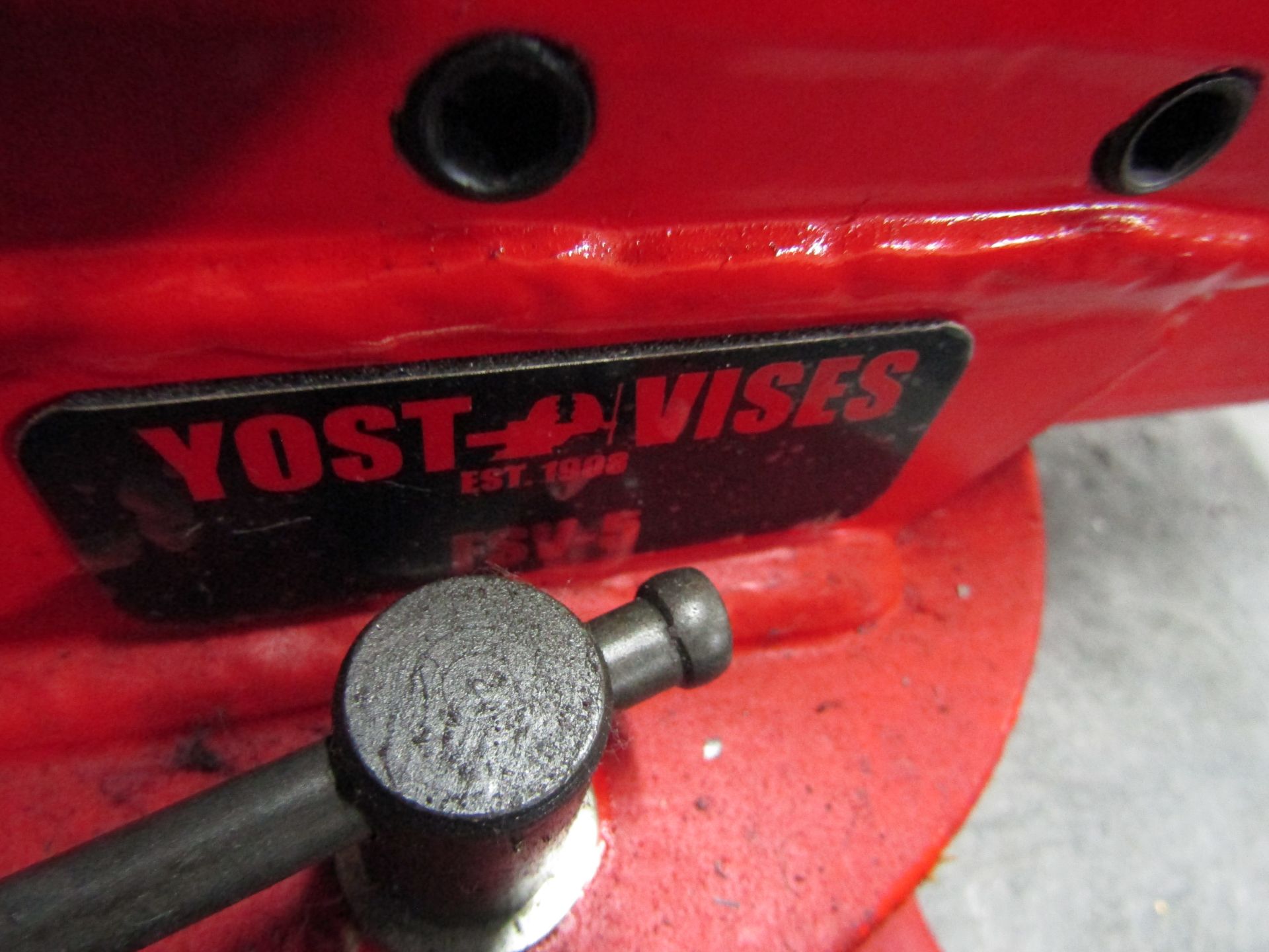 LOT TO INCLUDE: YOST 5" VISE, MODEL FSV-5, (1 SET) MAGNETIC JAW COVERS