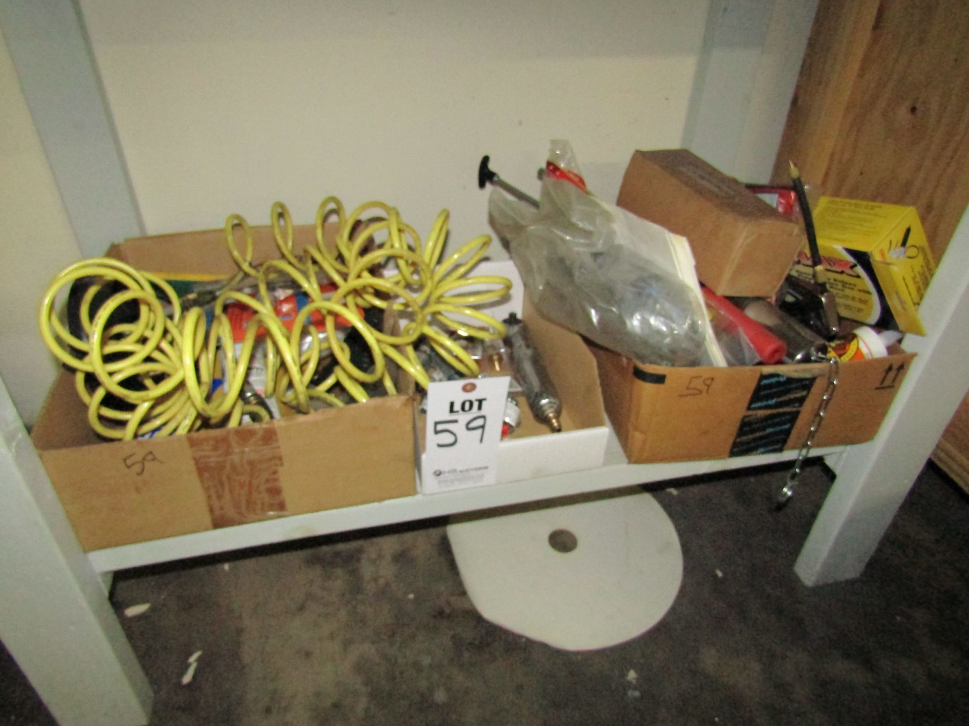 LOT TO INCLUDE: MISC PNEUMATIC FITTING, PNEUMATIC WRENCH, HOSES, GREASE GUNS, ETC.