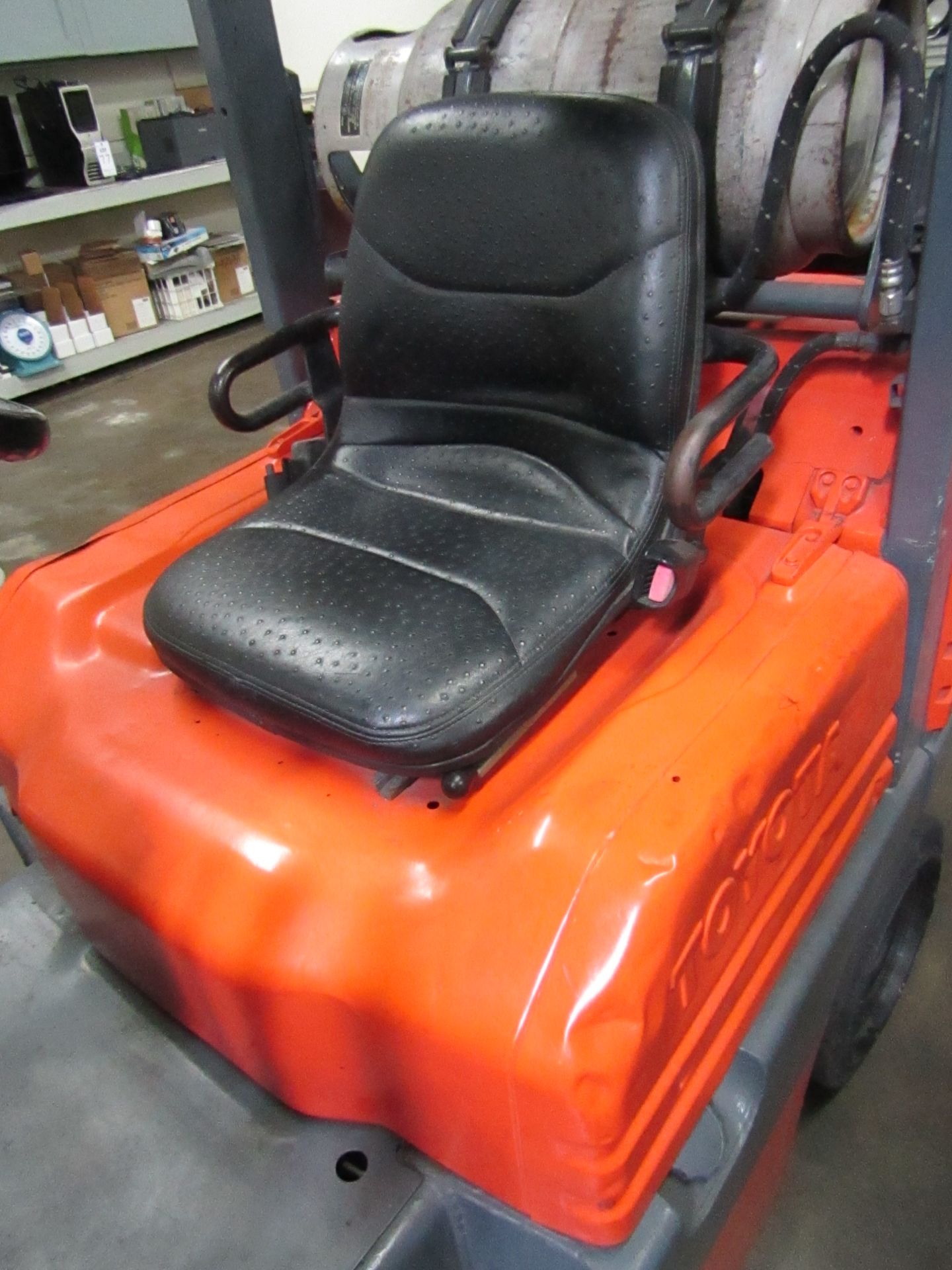 TOYOTA FORKLIFT, MODEL 5FGCU25, SERIAL 70132, PROPANE, CAPACITY 4700 LB - Image 5 of 6