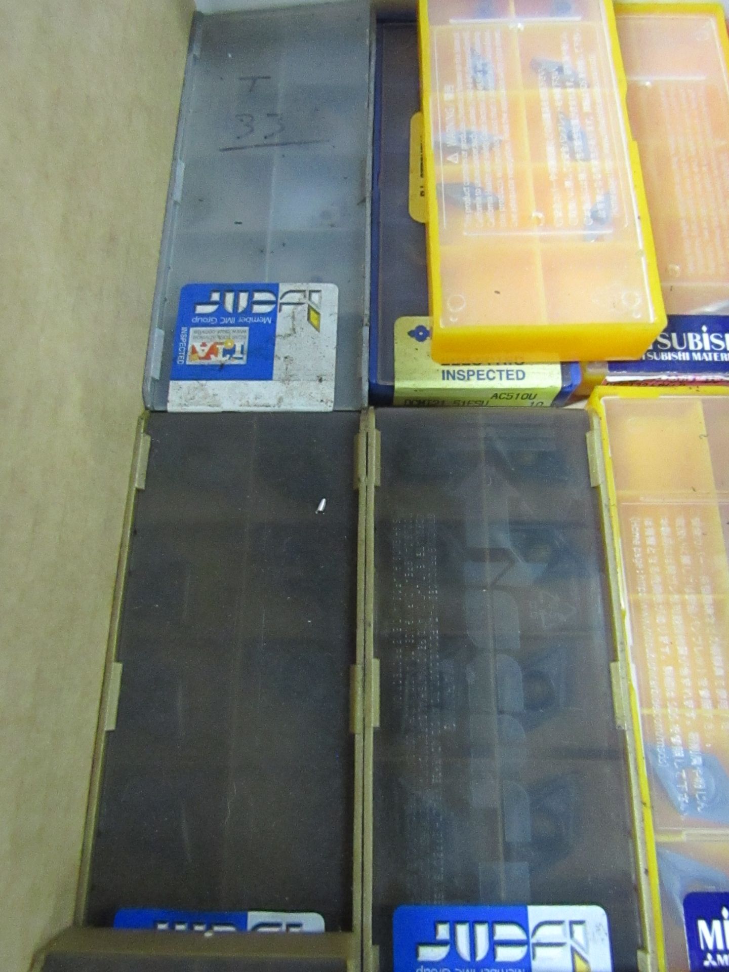 LOT TO INCLUDE: MISC. ISCAR, SWISSCUT, AND MITSUBISHI CARBIDE INSERTS, FULL AND PARTIAL - Image 3 of 3