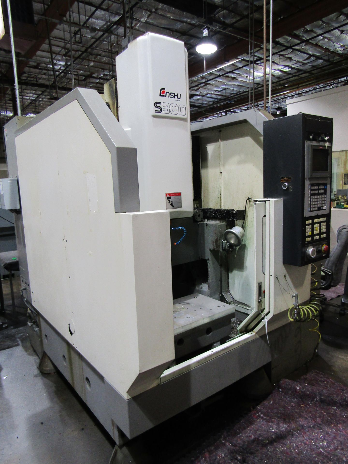 ENSHU CNC MILL VERTICAL MACHINING CENTER, MODEL S300, SERIAL 1041, MANUFACTURED 1996, ENAC SYSTEM - Image 5 of 8