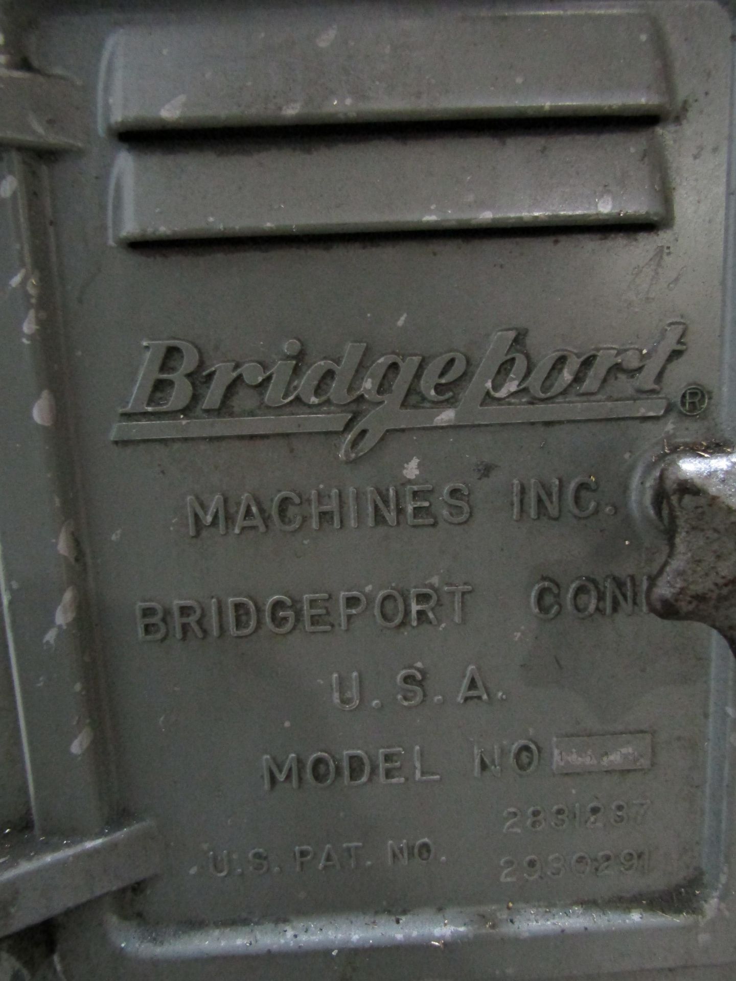 BRIDGEPORT VERTICAL MILLING MACHINE, SERIAL J-104456, WITH CHUCK - Image 3 of 7