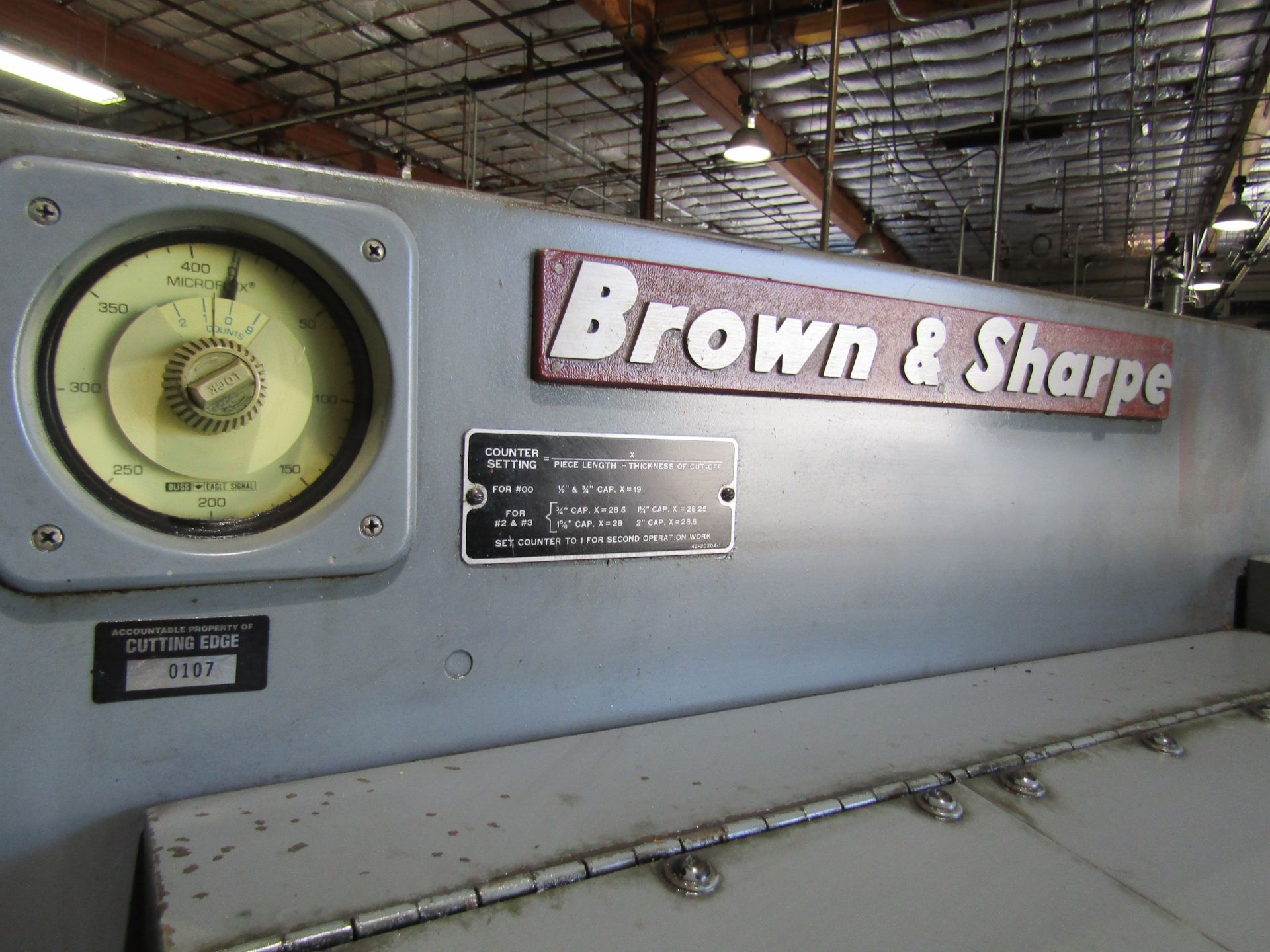 BROWNE & SHARPE AUTOMATIC LATHE SCREW MACHINE, SERIAL 542-2-6927-1 5/8. LOT TO INCLUDE: ASSOCIATED - Image 5 of 7
