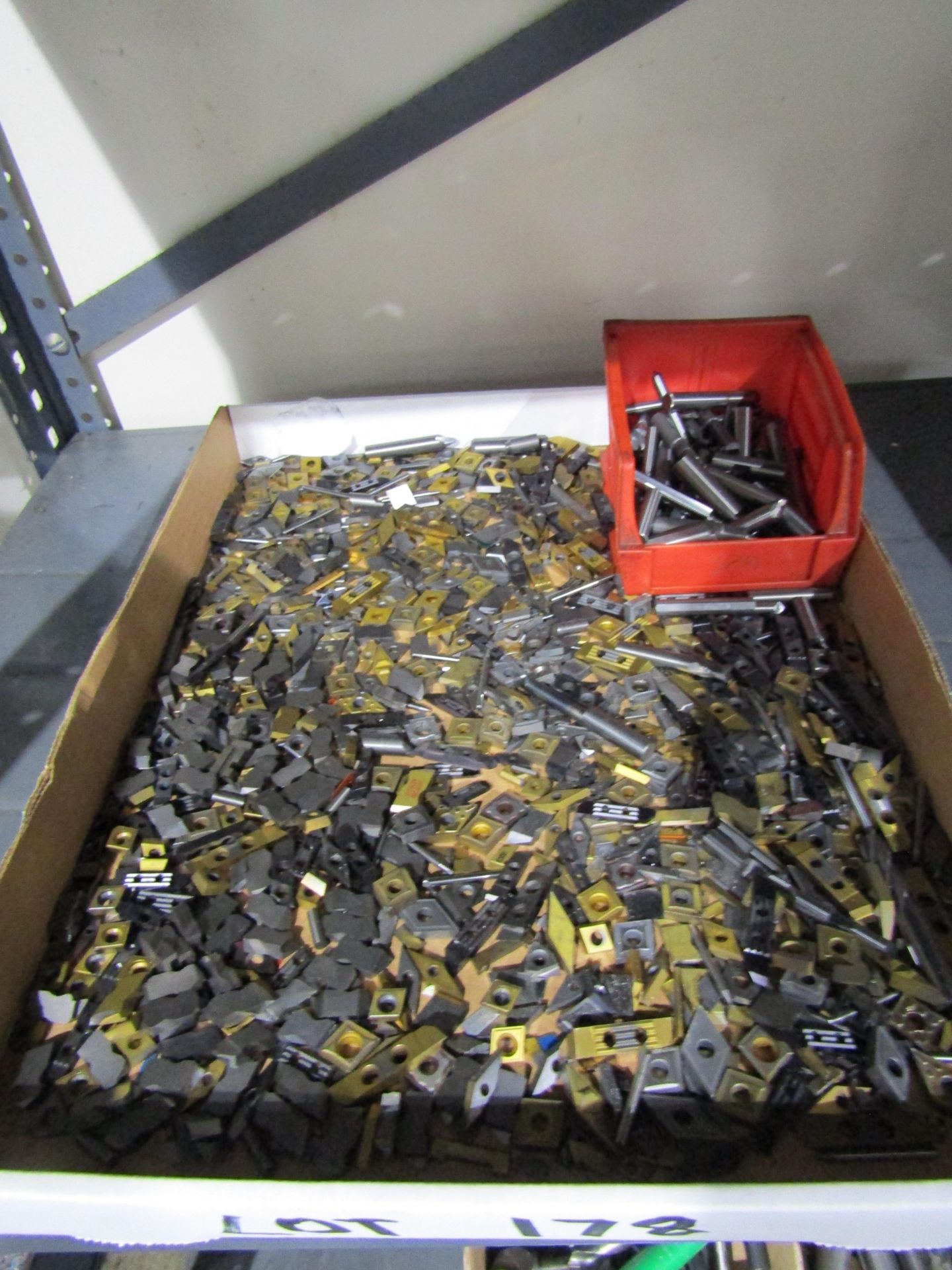 LARGE QUANTITY OF LIGHTLY USED AND USED CARBIDE INSERTS - Image 5 of 5