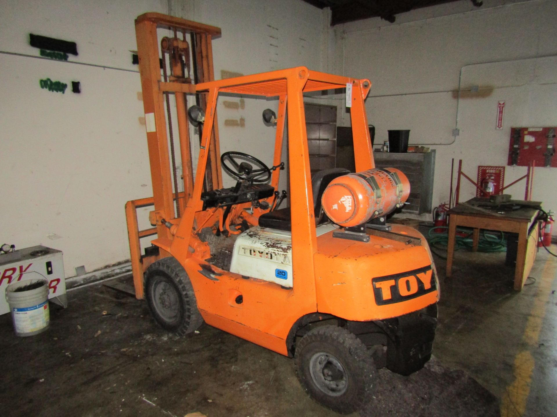 TOYOTA FORKLIFT, MODEL 2FG20, SERIAL 2FG20-14824 *PLEASE NOTE: BRAKE FLUID LEAK* - Image 2 of 6