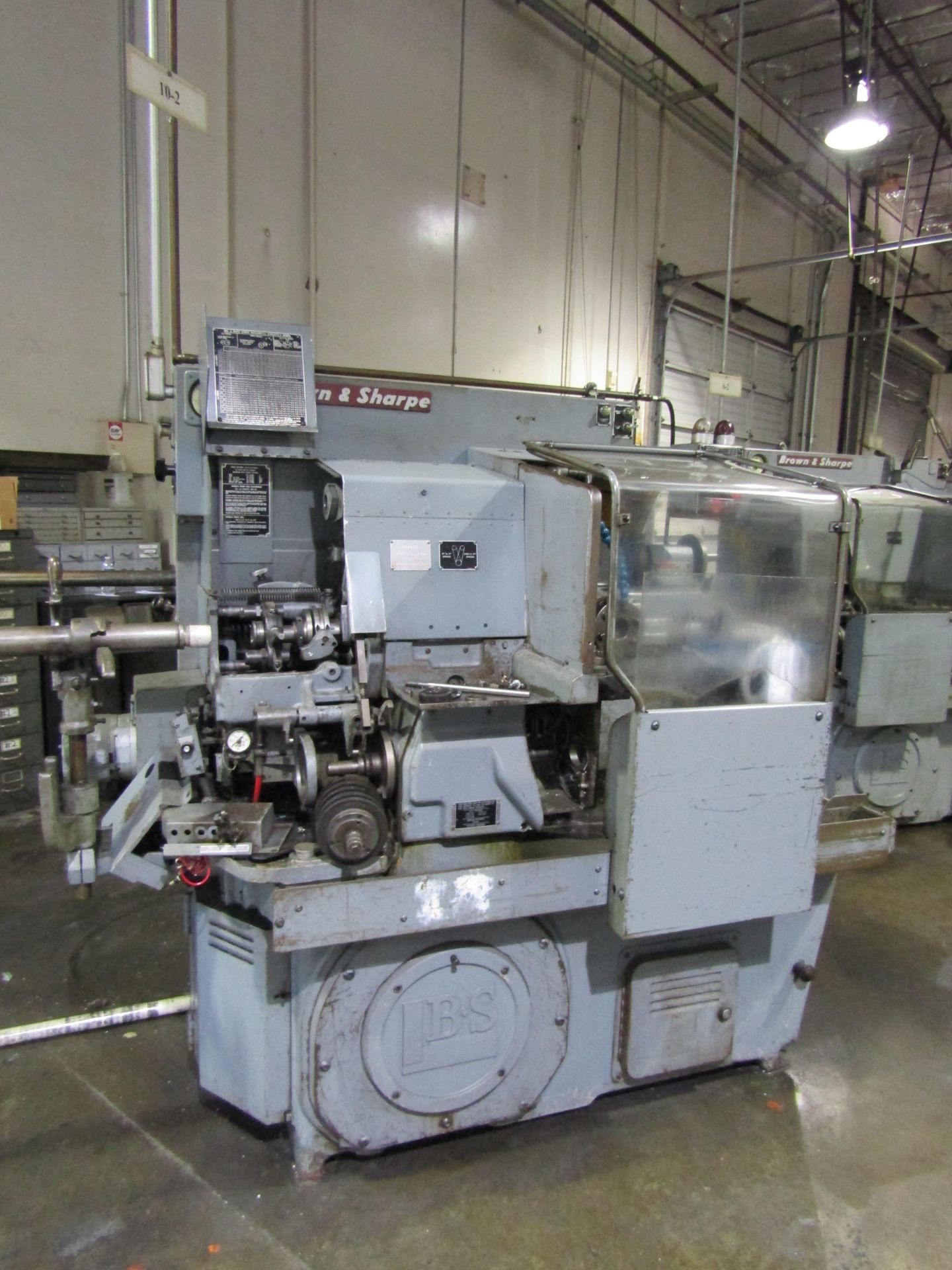 BROWNE & SHARPE AUTOMATIC LATHE SCREW MACHINE, SERIAL 545-2-6867 1 1/4. LOT TO INCLUDE: ASSOCIATED