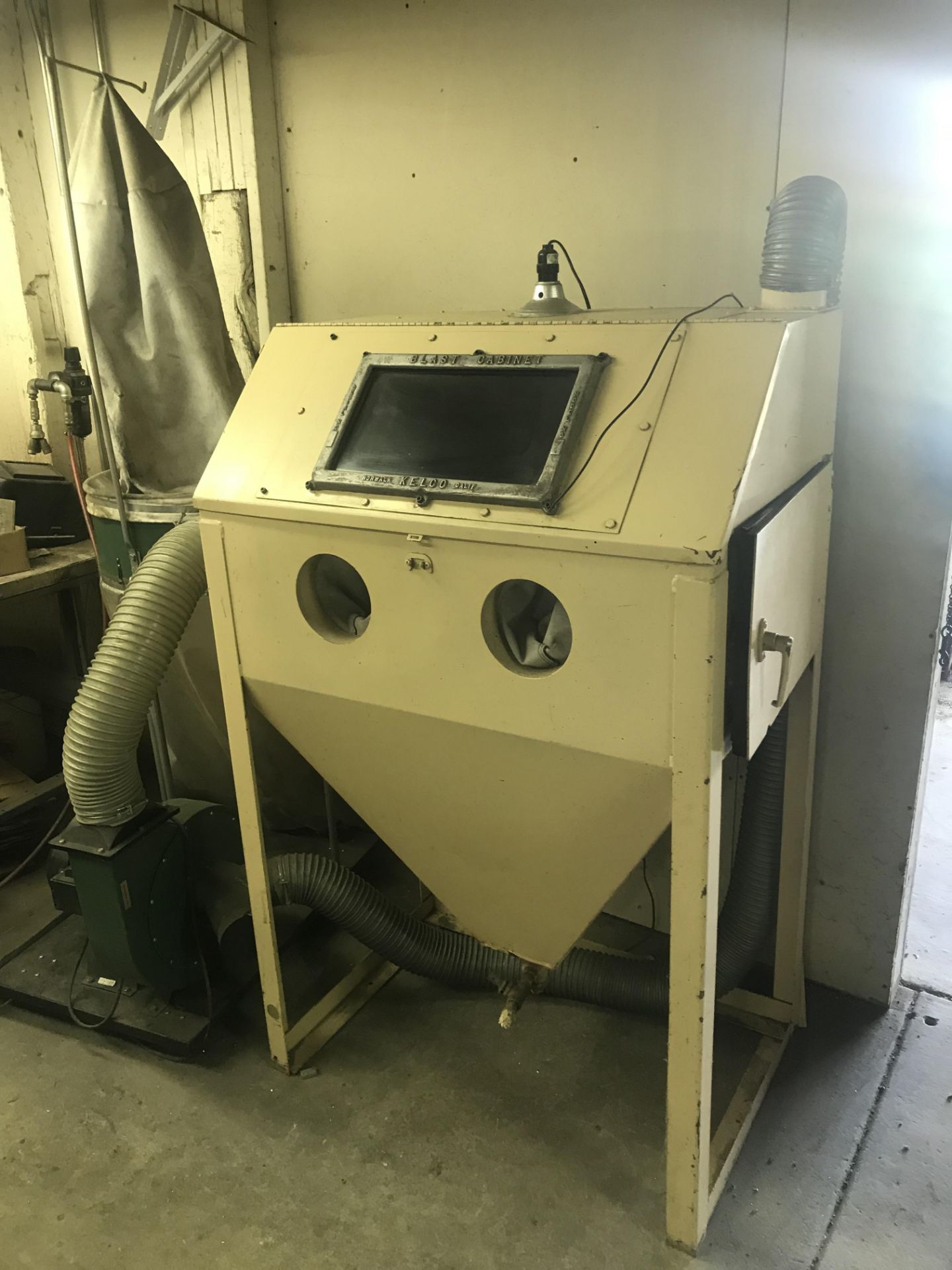 SANDBLASTER WITH DUST COLLECTOR - Image 2 of 3
