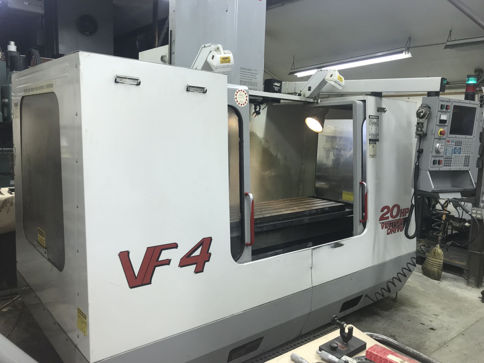 2000 HAAS VF-4 20 TOOL CAROUSEL, GEARED DRIVE, FLOPPY DRIVE IS DOWN, INCLUDES RS 232 INTERFACE, - Image 2 of 10