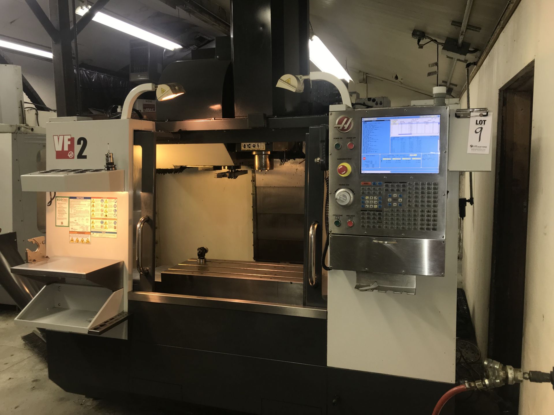 2010 HAAS VF-2, 20 HP, 10K SPINDLE, 1200 IPM RAPID, 24 TOOL SMTC, 4TH AXIS READY, WIPS, CHIP - Image 2 of 9