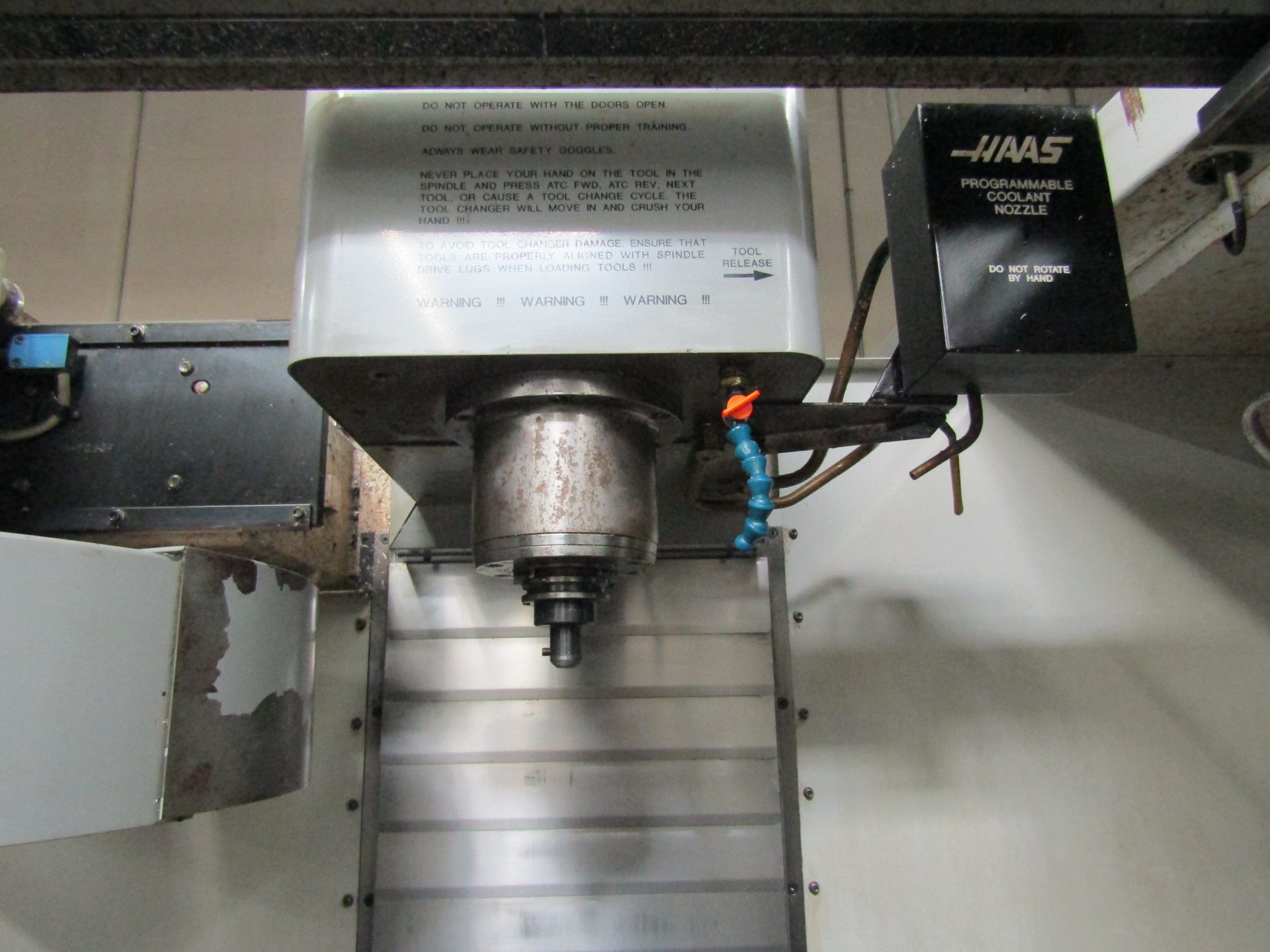 2000 HAAS VF-2 VERTICAL MACHINING CENTER, TRAVELS: 30 X 20 X 20, 21 ATC, HAS CONTROL – SERIAL#: - Image 4 of 11