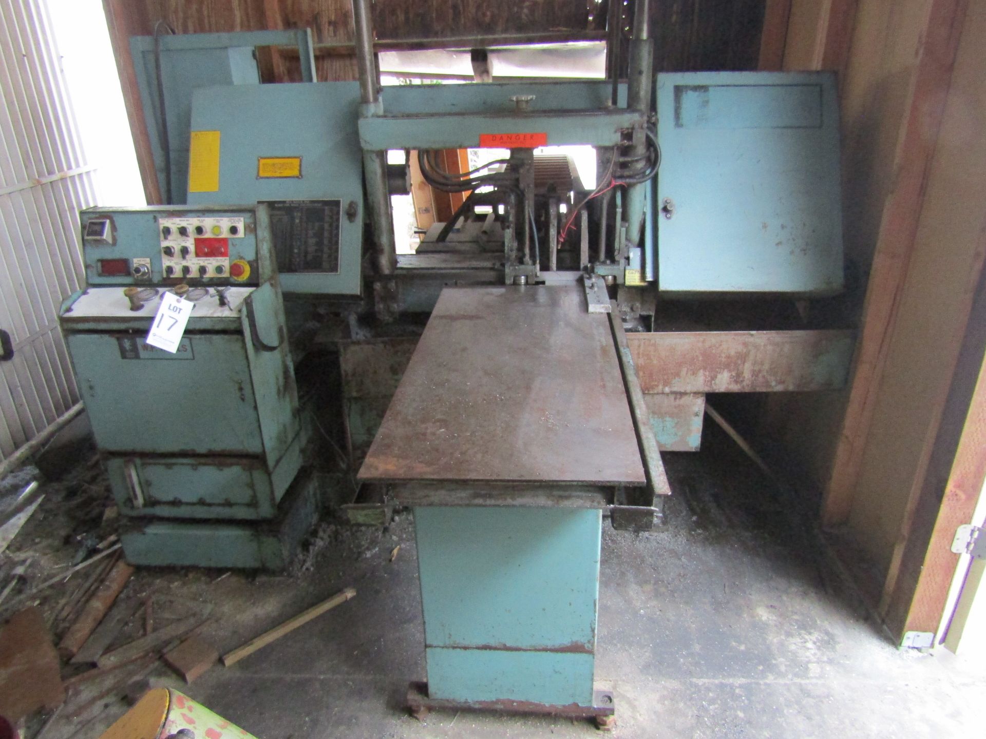 W.F. WELLS BAND SAW, SERIAL A2322/F529, MANUALS INCLUDED.