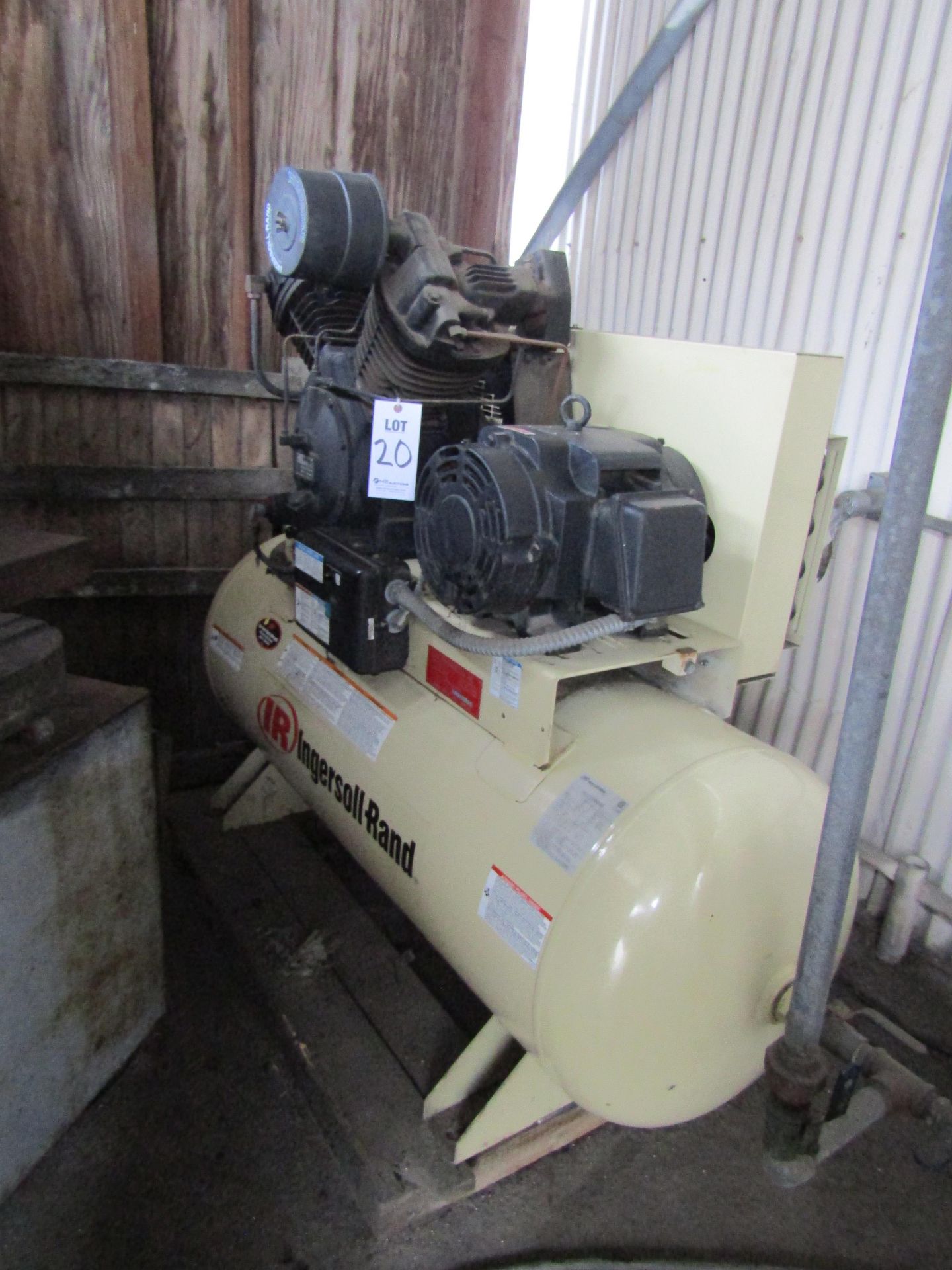 INGERSOLL-RAND 7100E15 AIR COMPRESSOR, 120 GALLONS, 15 HP, 3 PHASE, SERIAL 0512290096, PUMP MODEL