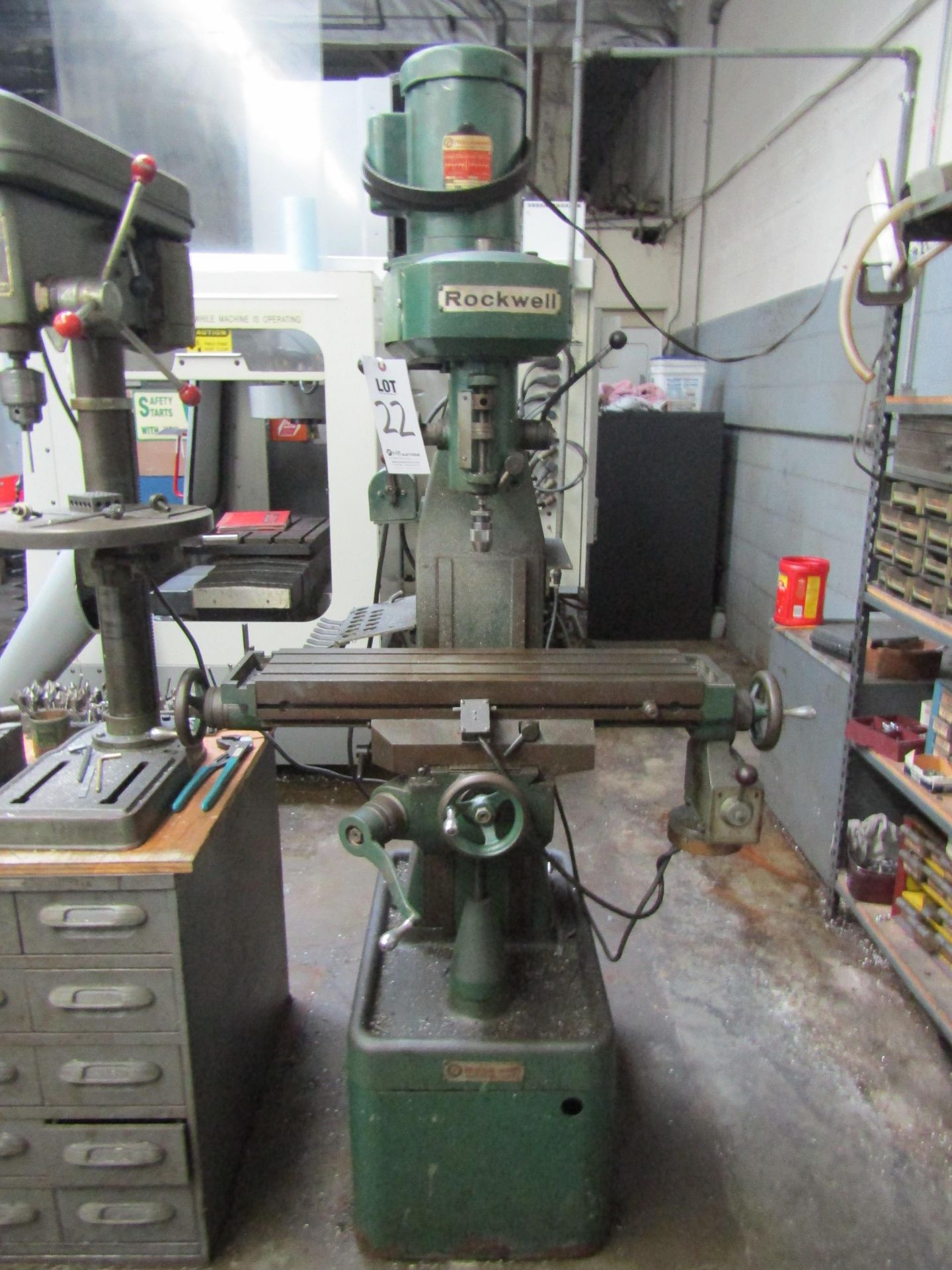 ROCKWELL VERTICAL MILLING MACHINE TYPE 22, MODEL 1225350, TABLE 7" X 28"