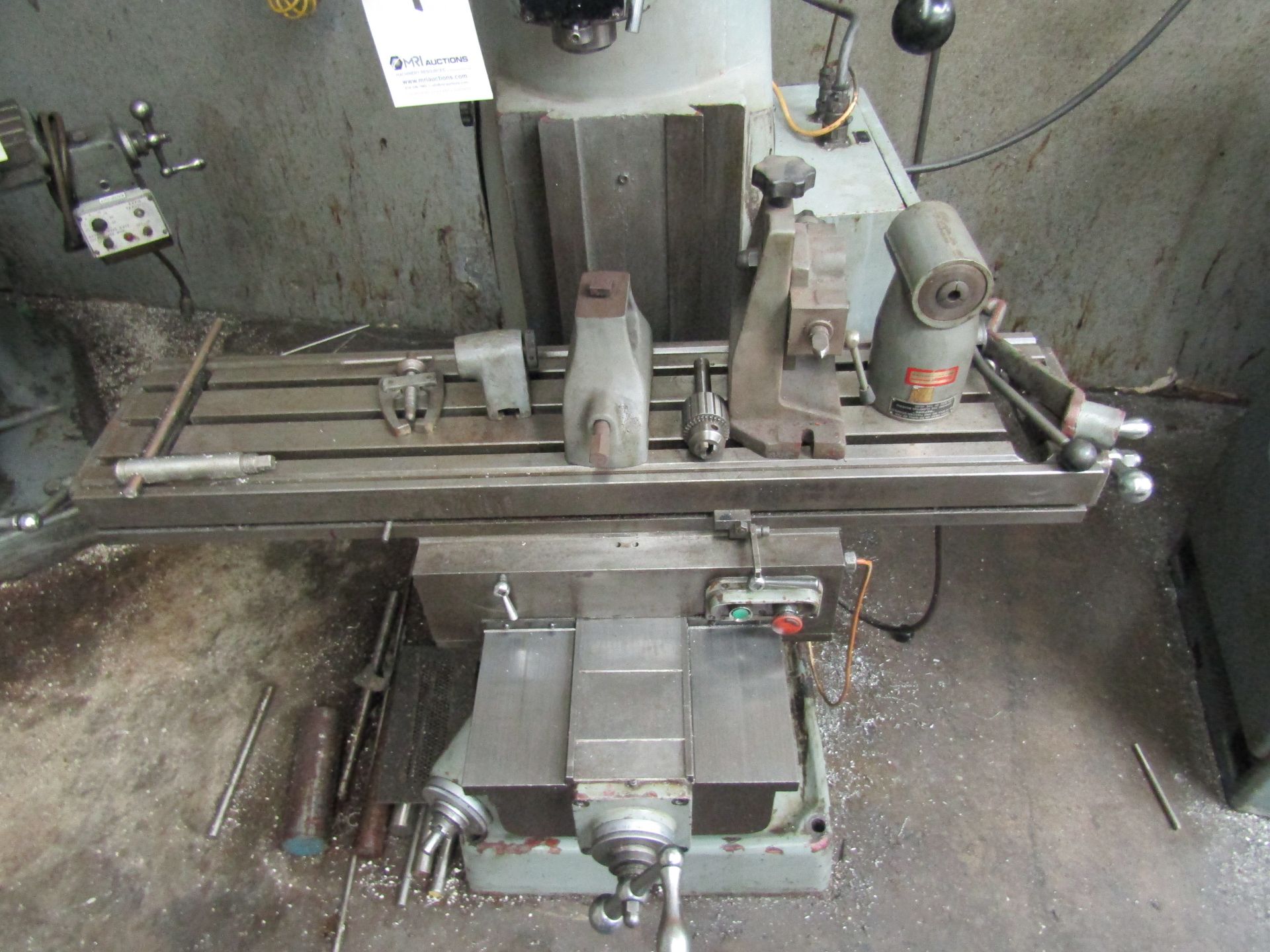 VICTOR VERTICAL MILLING MACHINE, 10" X 44", TO INCLUDE MISC. ATTACHMENTS - Image 4 of 8