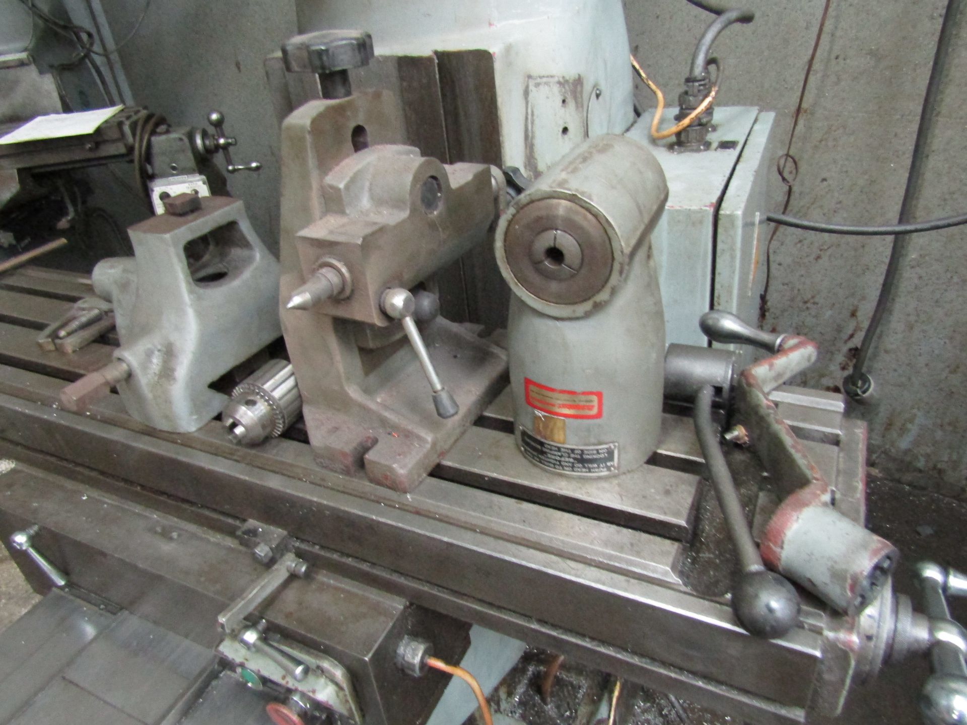 VICTOR VERTICAL MILLING MACHINE, 10" X 44", TO INCLUDE MISC. ATTACHMENTS - Image 5 of 8