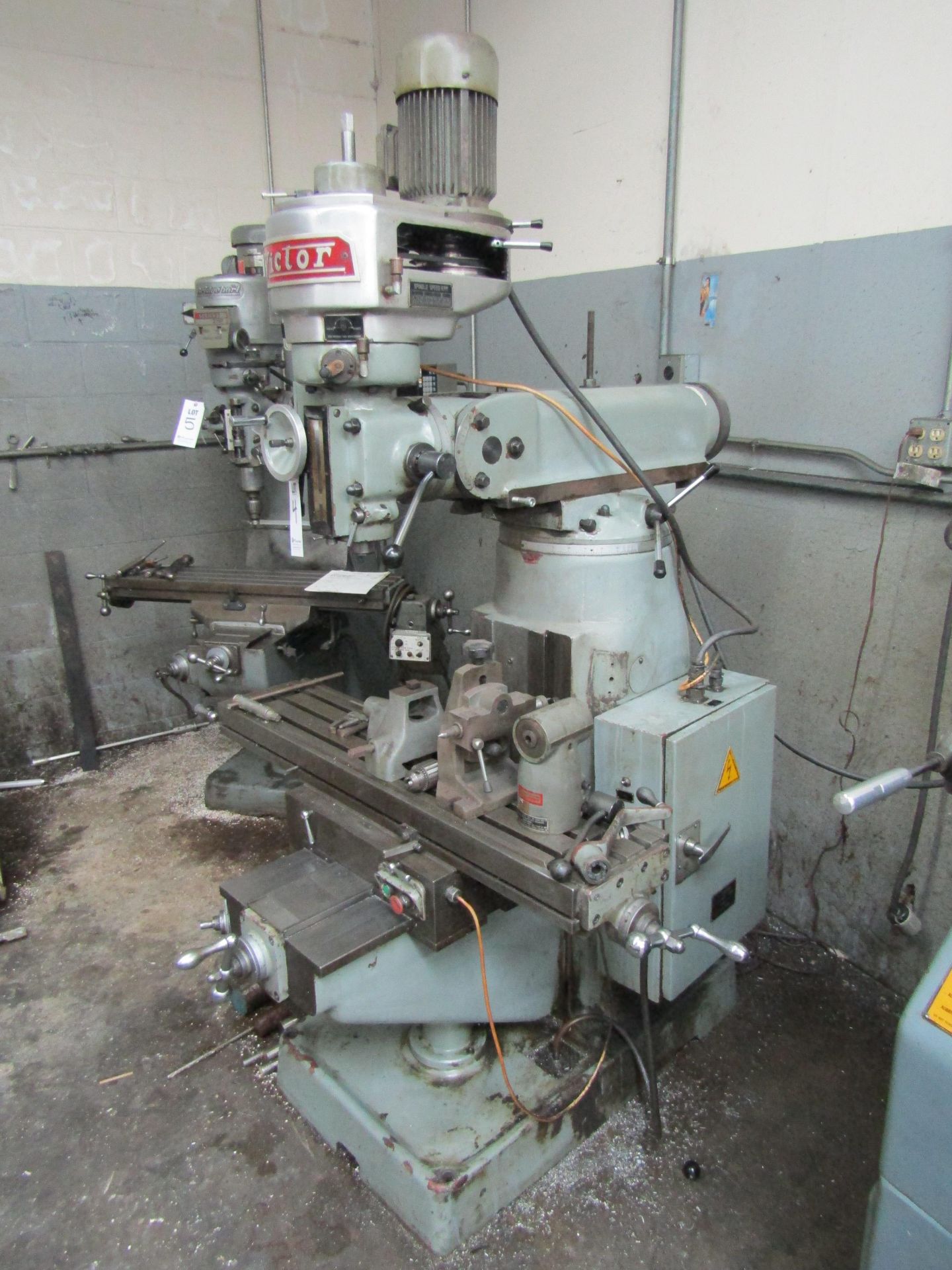 VICTOR VERTICAL MILLING MACHINE, 10" X 44", TO INCLUDE MISC. ATTACHMENTS - Image 2 of 8