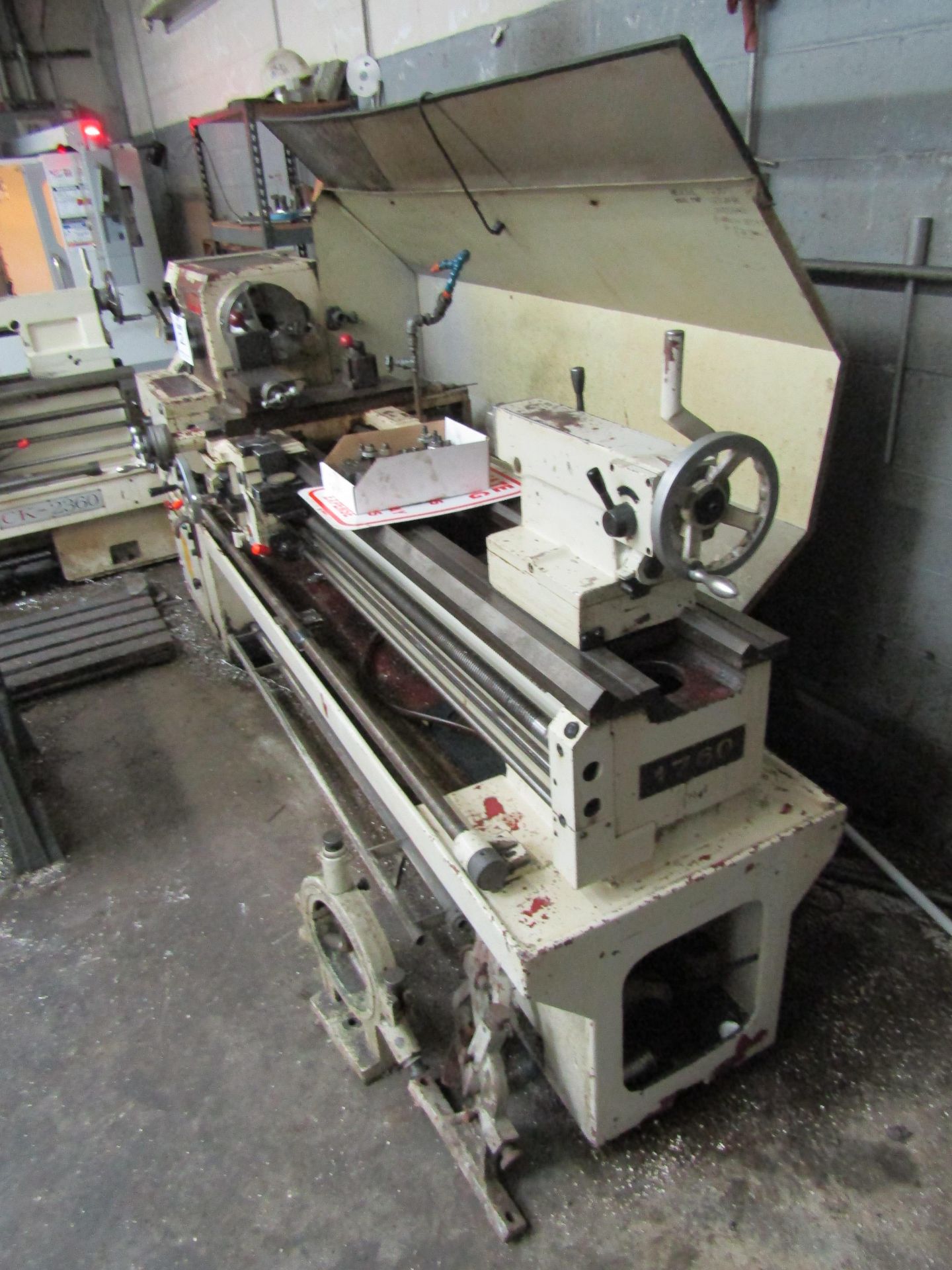 1995 YANG ENGINE LATHE, MODEL YANG-CL48150G, SERIAL B92668, WITH ASSOCIATED TOOL HOLDERS AND TOOLING - Image 7 of 8