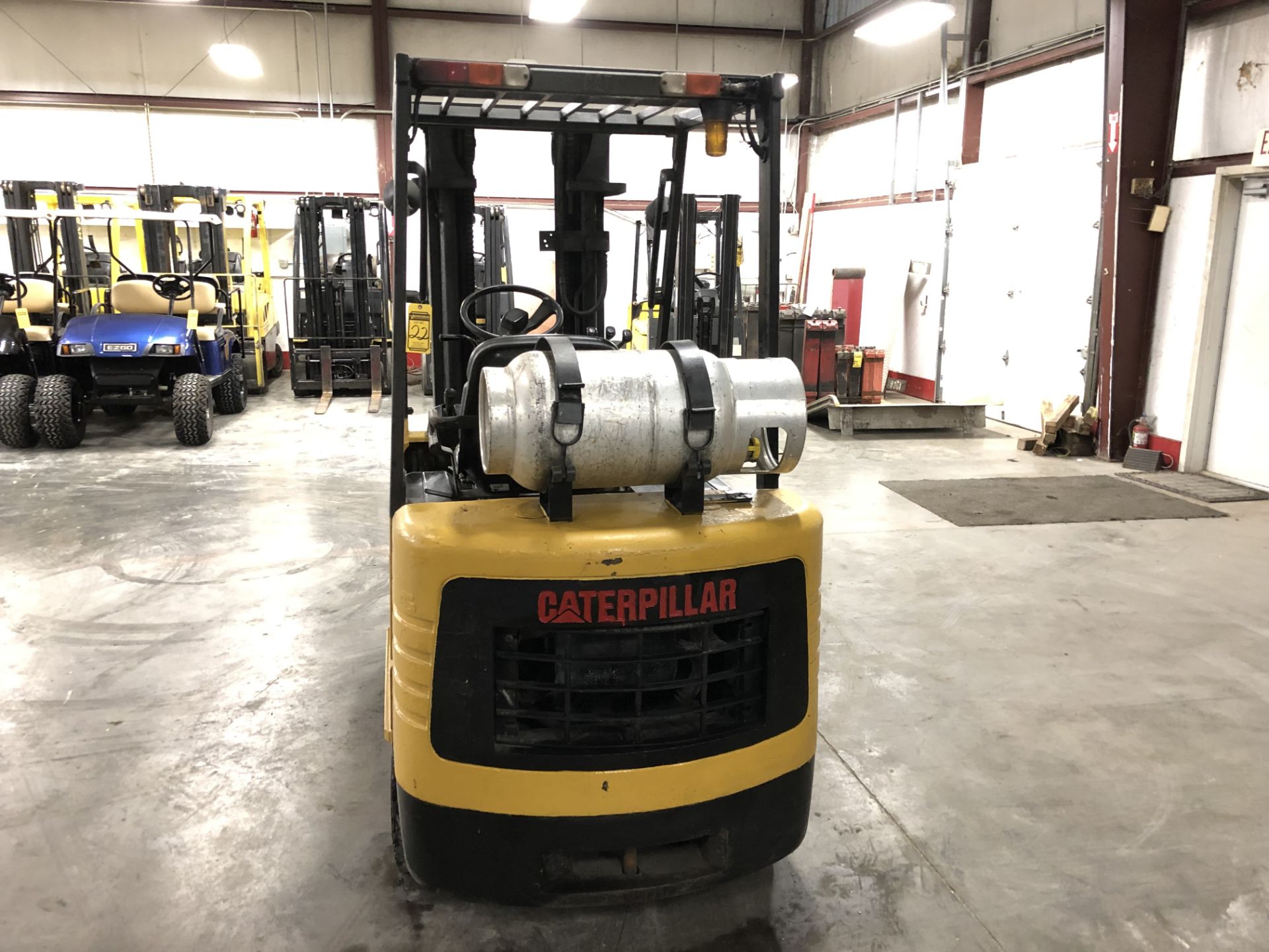 CATERPILLAR 5,000-LB., MODEL: GC25, S/N: 4EM00287, LPG, LEVER SHIFT, SOLID NON-MARKING TIRES, 189” - Image 2 of 5