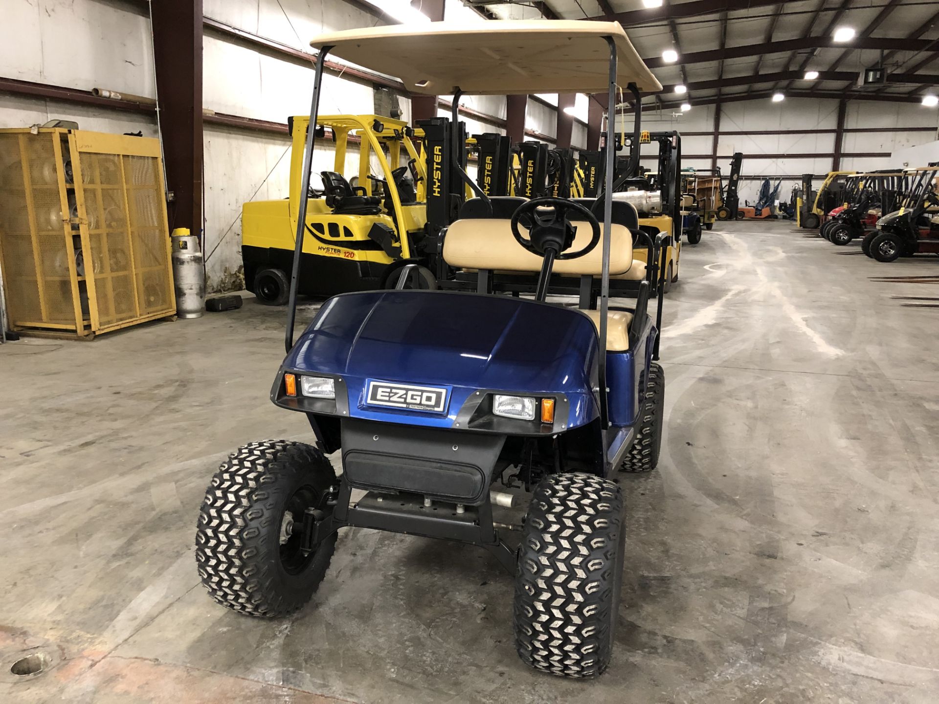 2010 EZ-GO PDS ELECTRIC GOLF CART, WITH 36 VOLT CHARGER, 4-PASSENGER FOLD DOWN SEAT, LIFT KIT, - Image 4 of 5