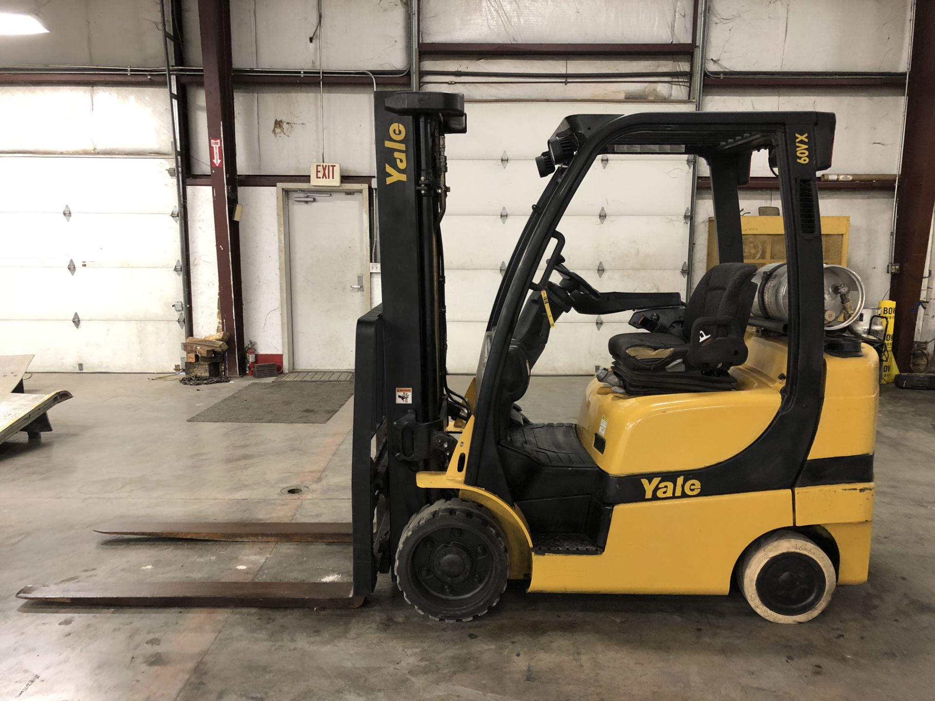 2013 YALE 6,000-LB., MODEL: GLC060VXNV, S/N: A910V22667L, LPG, LEVER SHIFT, SOLID TIRES, 188”