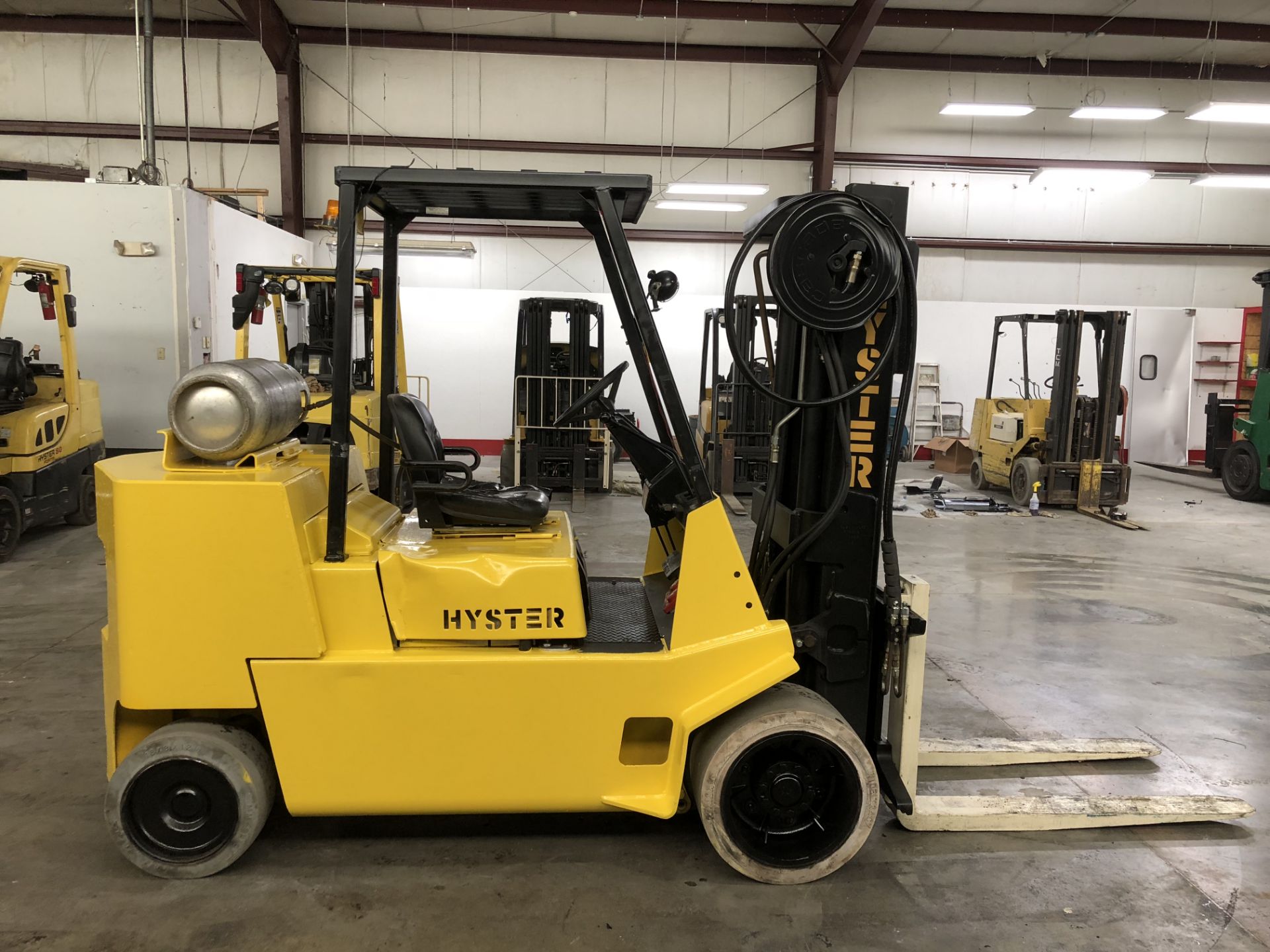 HYSTER 12,000-LB., MODEL: S120XLS, S/N: D004V04955M, LPG, MONOTROL, SOLID NON-MARKING TIRES, 160” - Image 3 of 5