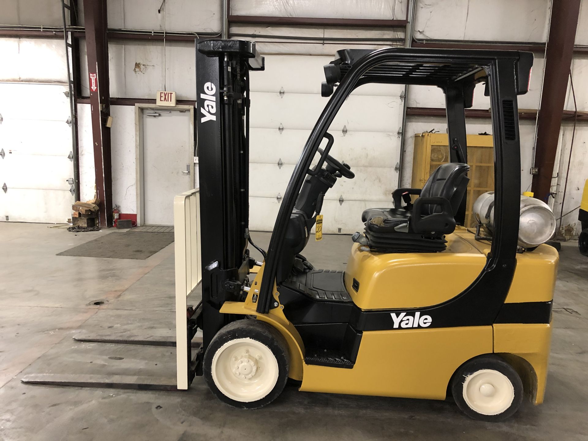 2011 YALE 5,000-LB., MODEL: GLC050VX, S/N: A910V01787J, LPG, LEVER SHIFT, SOLID TIRES, 188” RAISED/