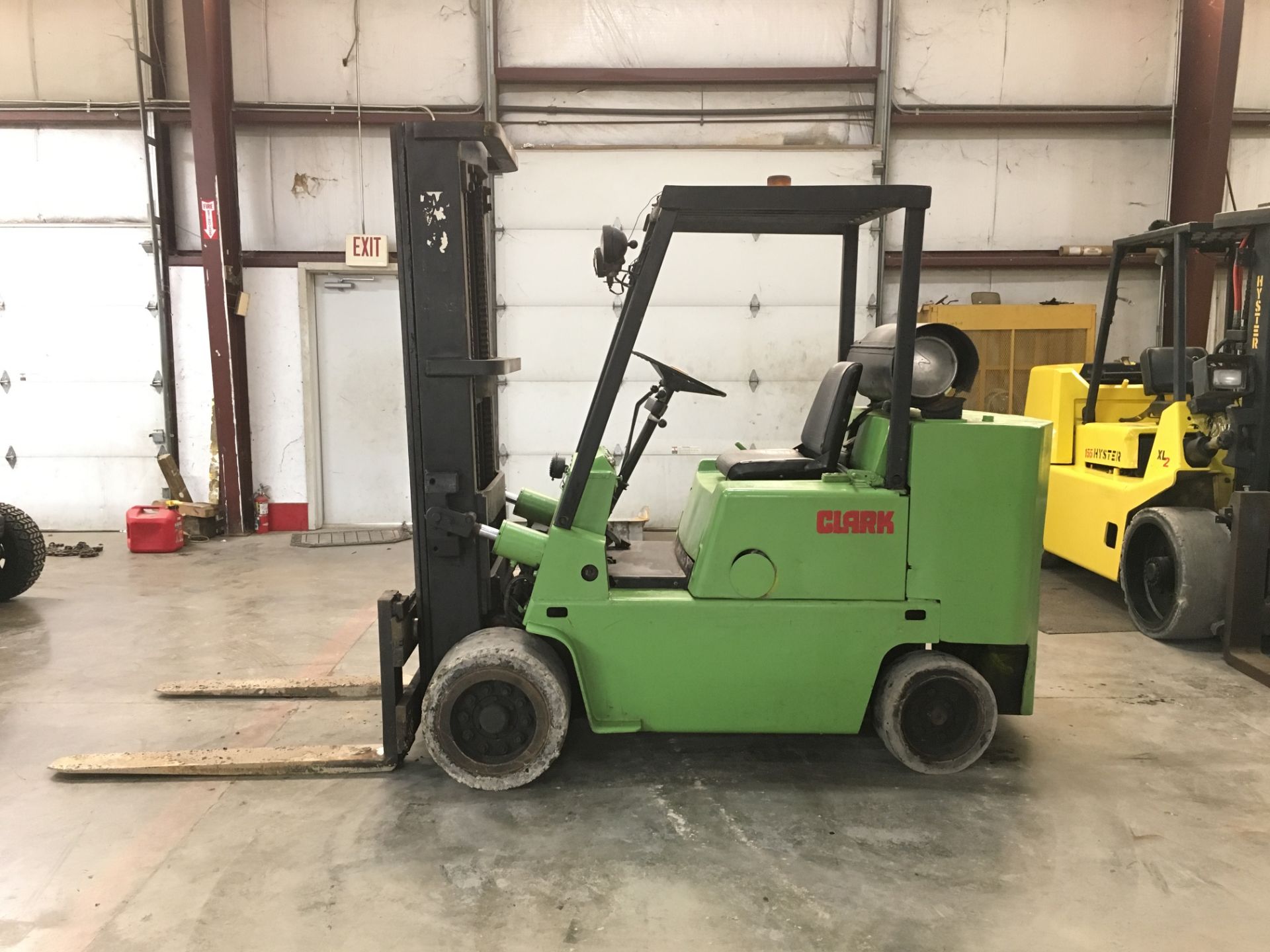 CLARK 10,000-LB. CAPACITY BOXCAR FORKLIFT, MOD: C500-S100, LPG, SOLID TIRES, HIGH/LOW SPEED, 3-STAGE