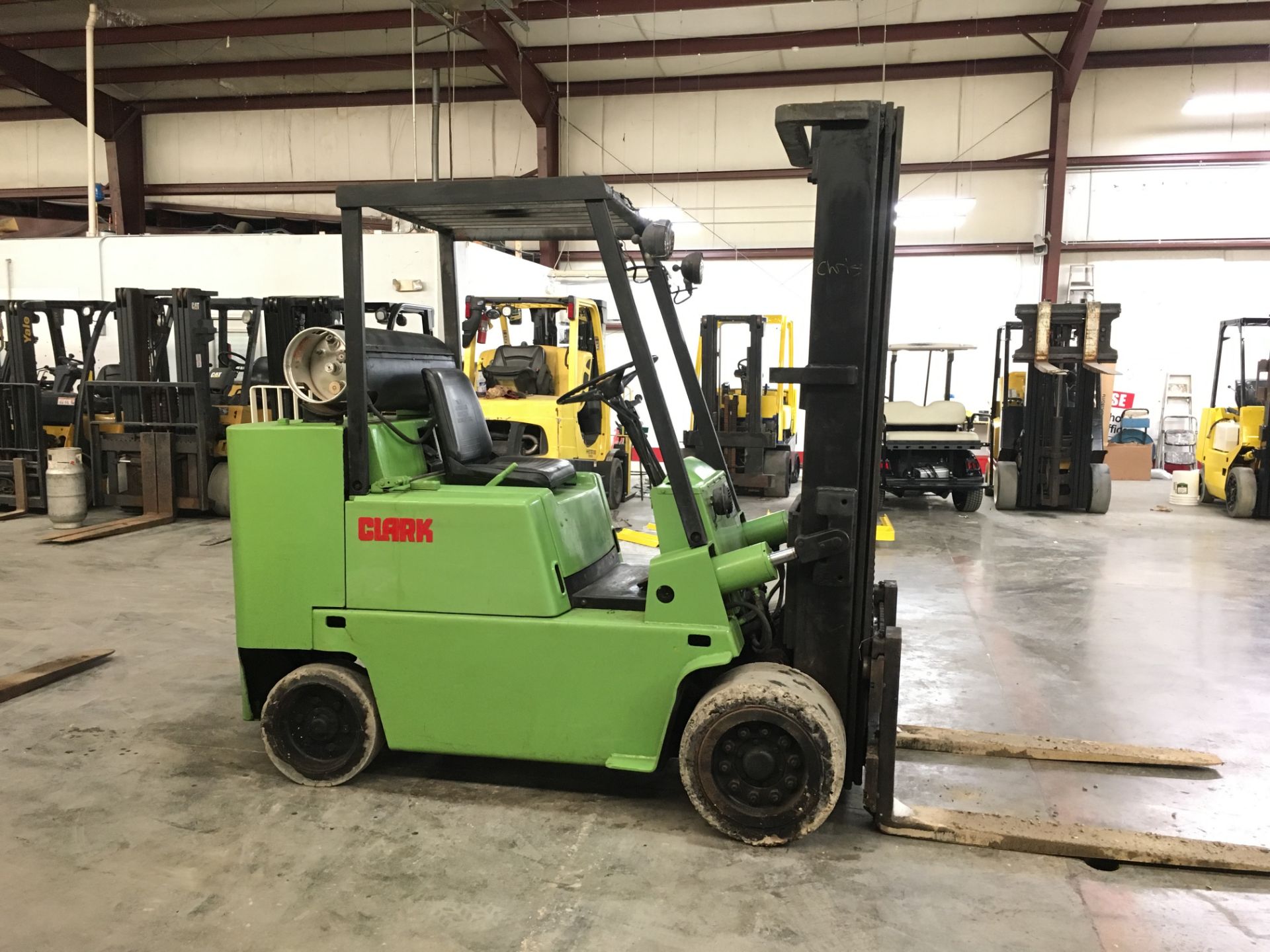 CLARK 10,000-LB. CAPACITY BOXCAR FORKLIFT, MOD: C500-S100, LPG, SOLID TIRES, HIGH/LOW SPEED, 3-STAGE - Image 3 of 5