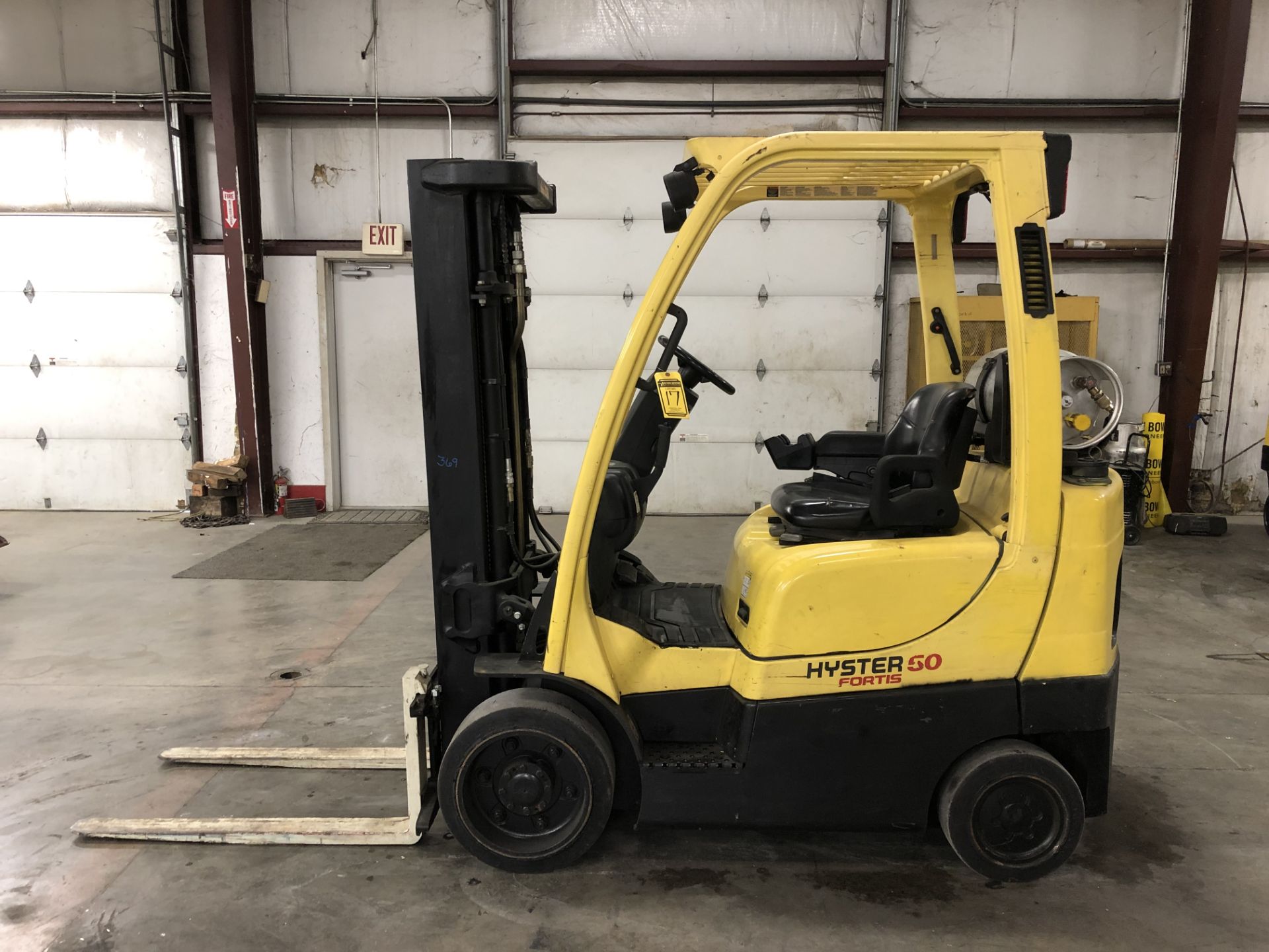 2005 HYSTER 5,000-LB., MODEL: S50FT, S/N: F187V01954C, LPG, LEVER SHIFT, SOLID TIRES, 189” RAISED/