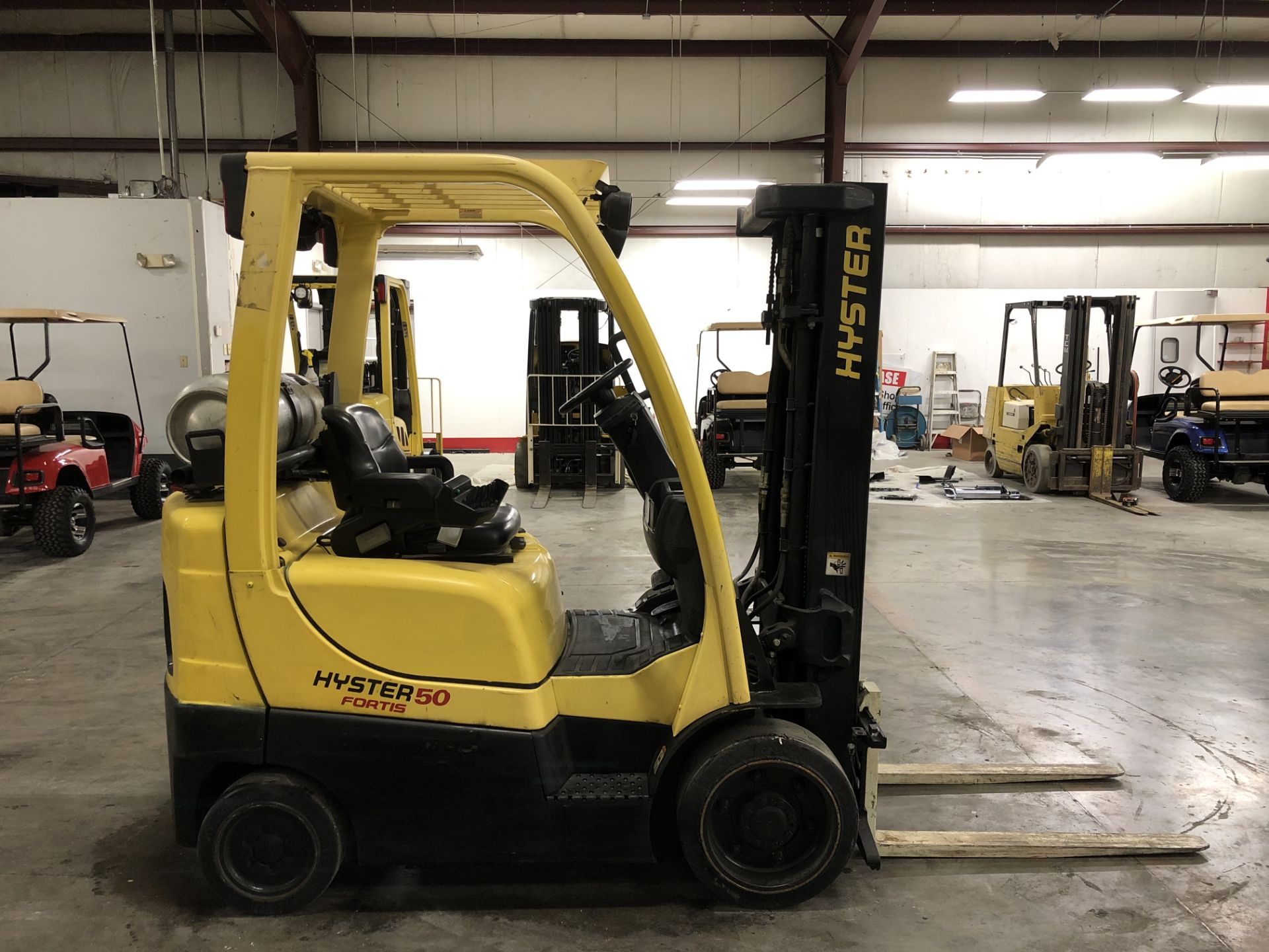 2005 HYSTER 5,000-LB., MODEL: S50FT, S/N: F187V01954C, LPG, LEVER SHIFT, SOLID TIRES, 189” RAISED/ - Image 3 of 5