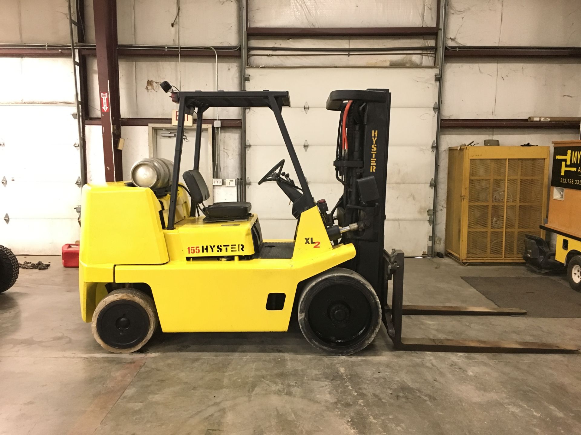 2005 HYSTER 15,500-LB, MODEL: S155XL2, LPG, LEVER SHIFT, TIRES, 149” RAISED/88" LOWERED 3-STAGE MAST