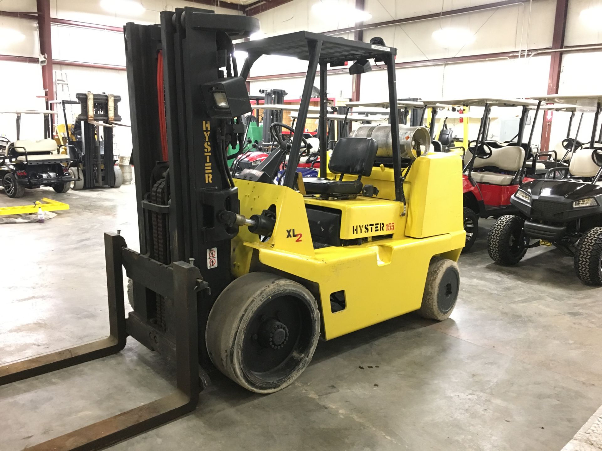 2005 HYSTER 15,500-LB, MODEL: S155XL2, LPG, LEVER SHIFT, TIRES, 149” RAISED/88" LOWERED 3-STAGE MAST - Image 3 of 7