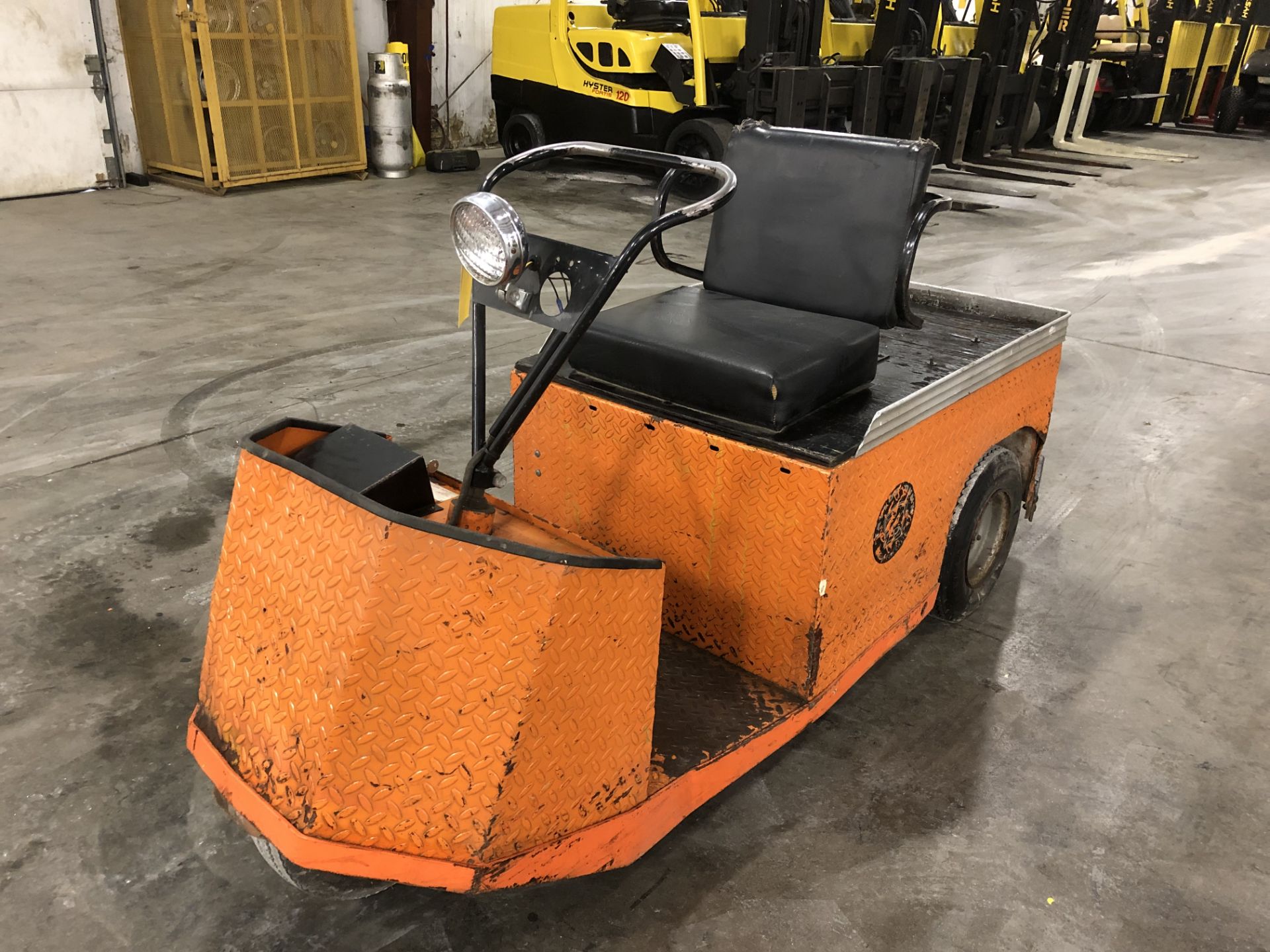 TAYLOR-DUNN ELECTRIC 3-WHEEL PERSONNEL CART, MODEL: S85-34, S/N: 39653, 24 VOLT, ON-BOARD CHARGER, - Image 4 of 7