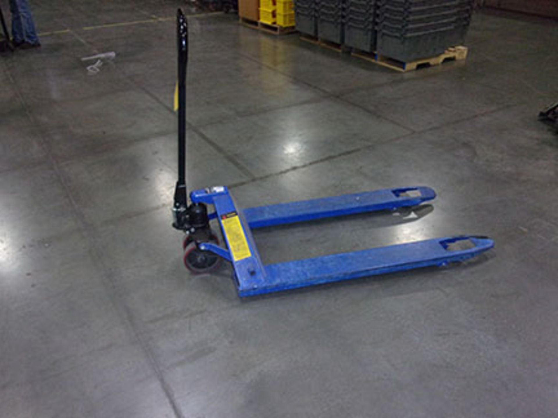 3,800 LB. CAPACITY PALLET TRUCK