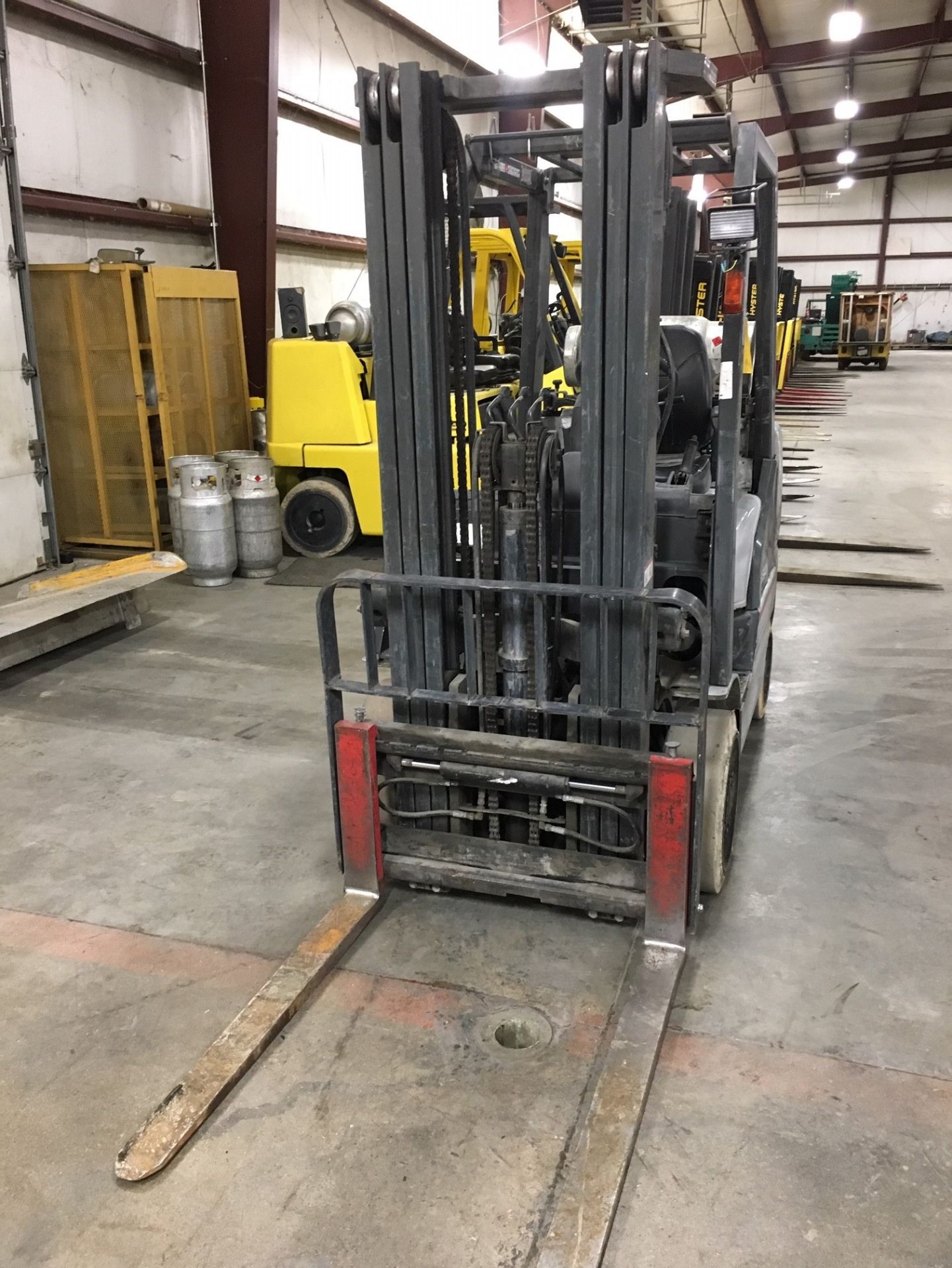 ***LOCATED IN HAMILTON, OHIO** 2007 NISSAN 5,000-LB. FORKLIFT, MOD: MCPL02A25LV, 3-STAGE, SIDESHIFT - Image 2 of 5