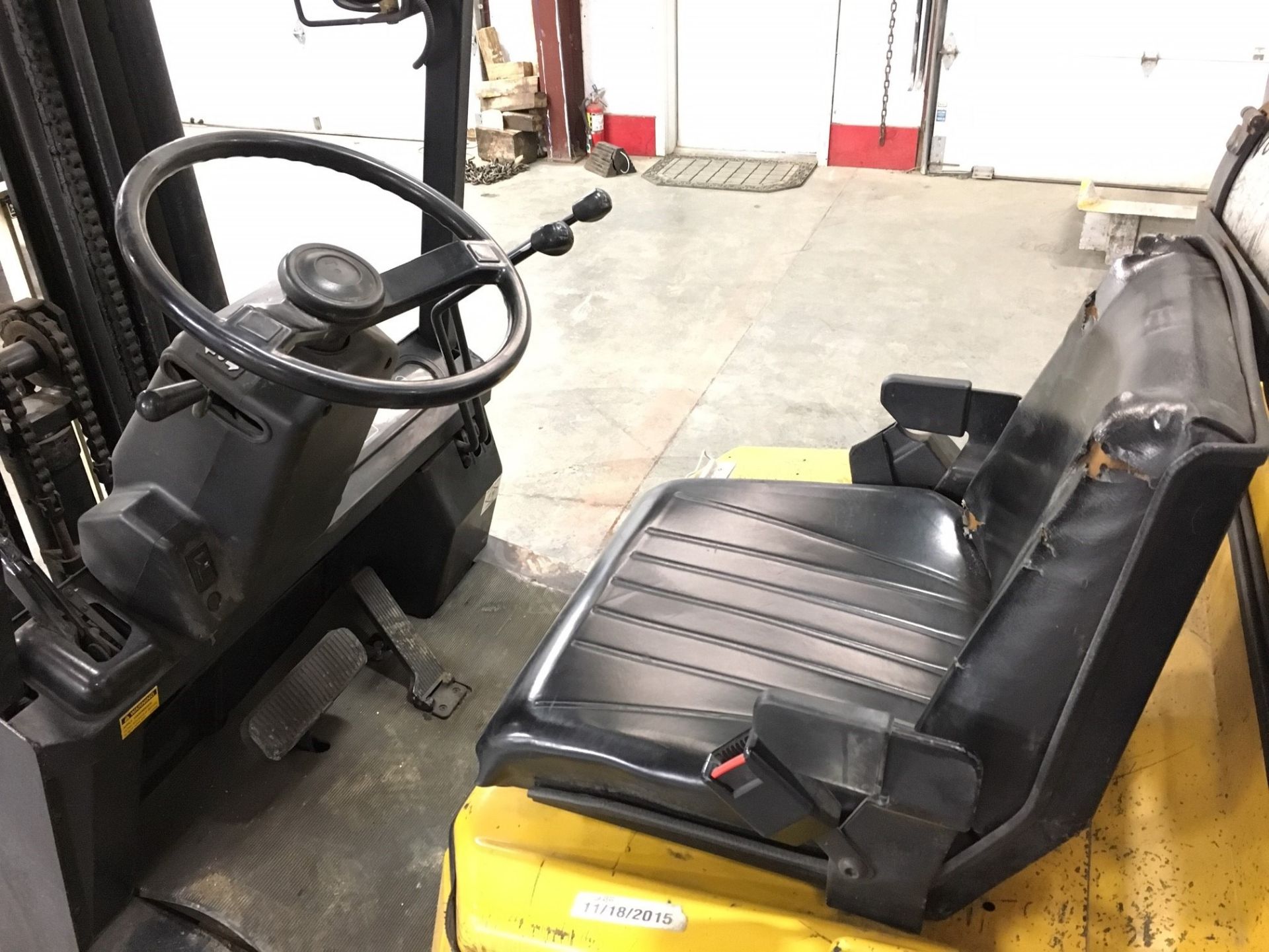 ***LOCATED IN HAMILTON, OHIO*** YALE 3,000-LB. FORKLIFT, MOD: GLC030, 3-STAGE MAST, LPG, LEVER SHIFT - Image 5 of 6