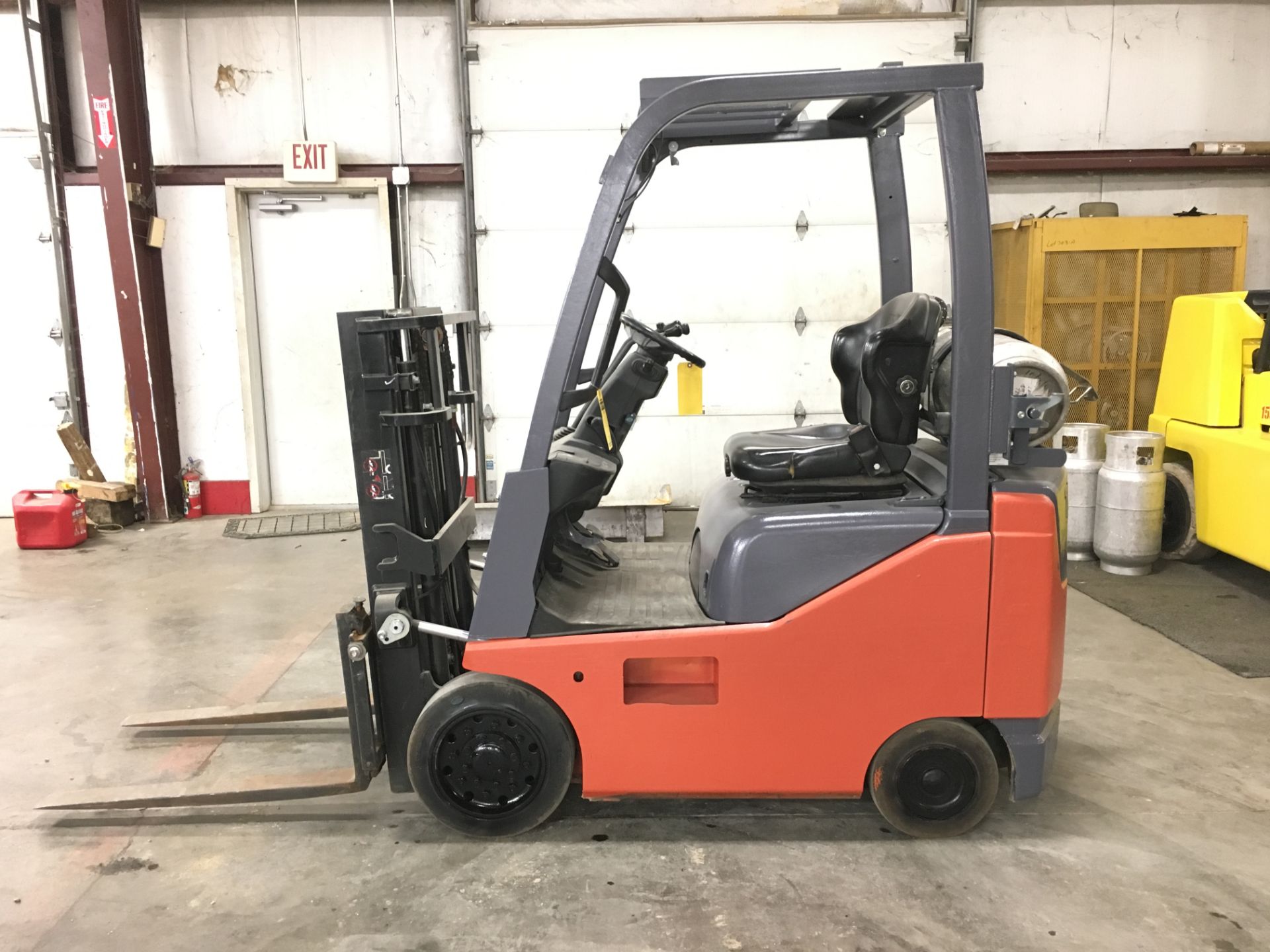 2013 TOYOTA 3,000 LB. FORKLIFT, MODEL: 8FGCU15, S/N: 21243, LPG, LEVER SHIFT, SOLID TIRES